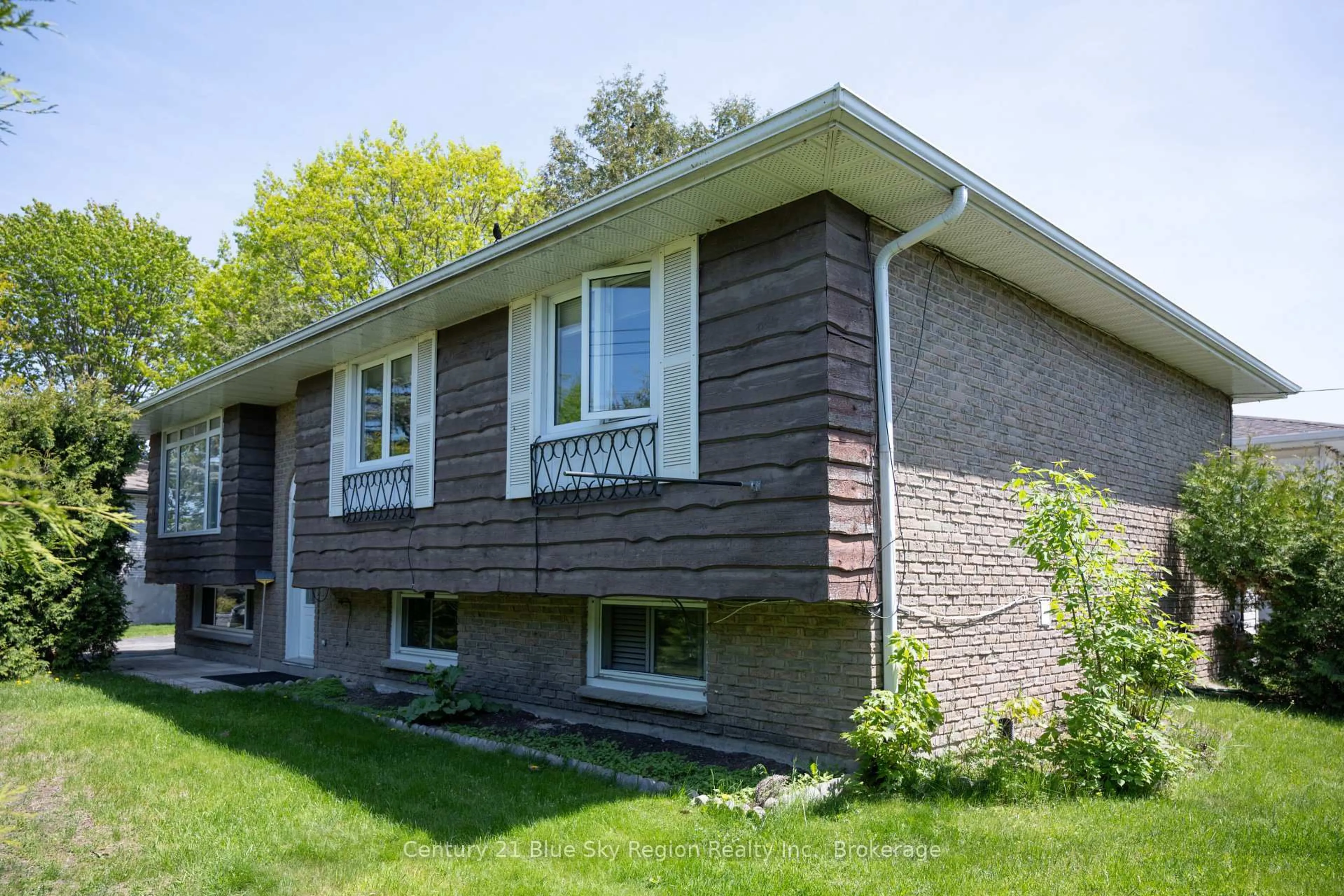 Home with brick exterior material, street for 1 Portage Ave, North Bay Ontario P1A 1P1