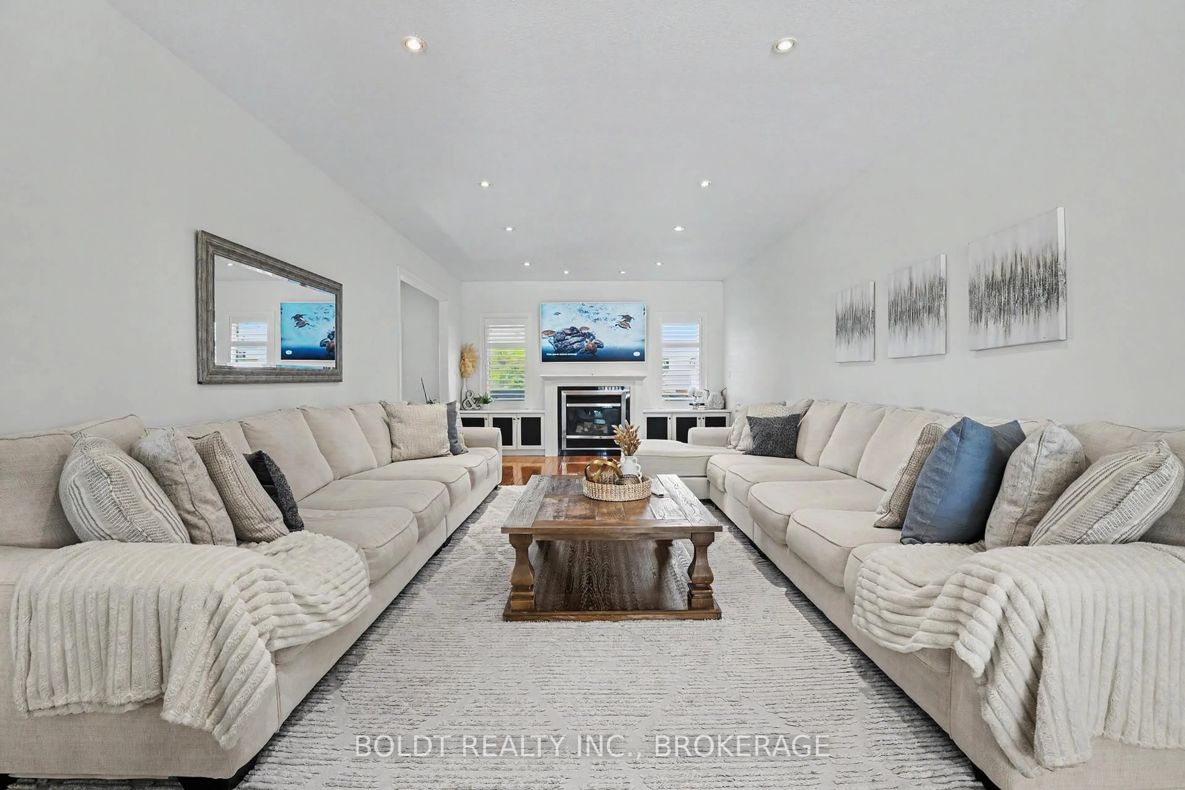 Living room with furniture, unknown for 1504 Upper Sherman Ave, Hamilton Ontario L8W 1C5