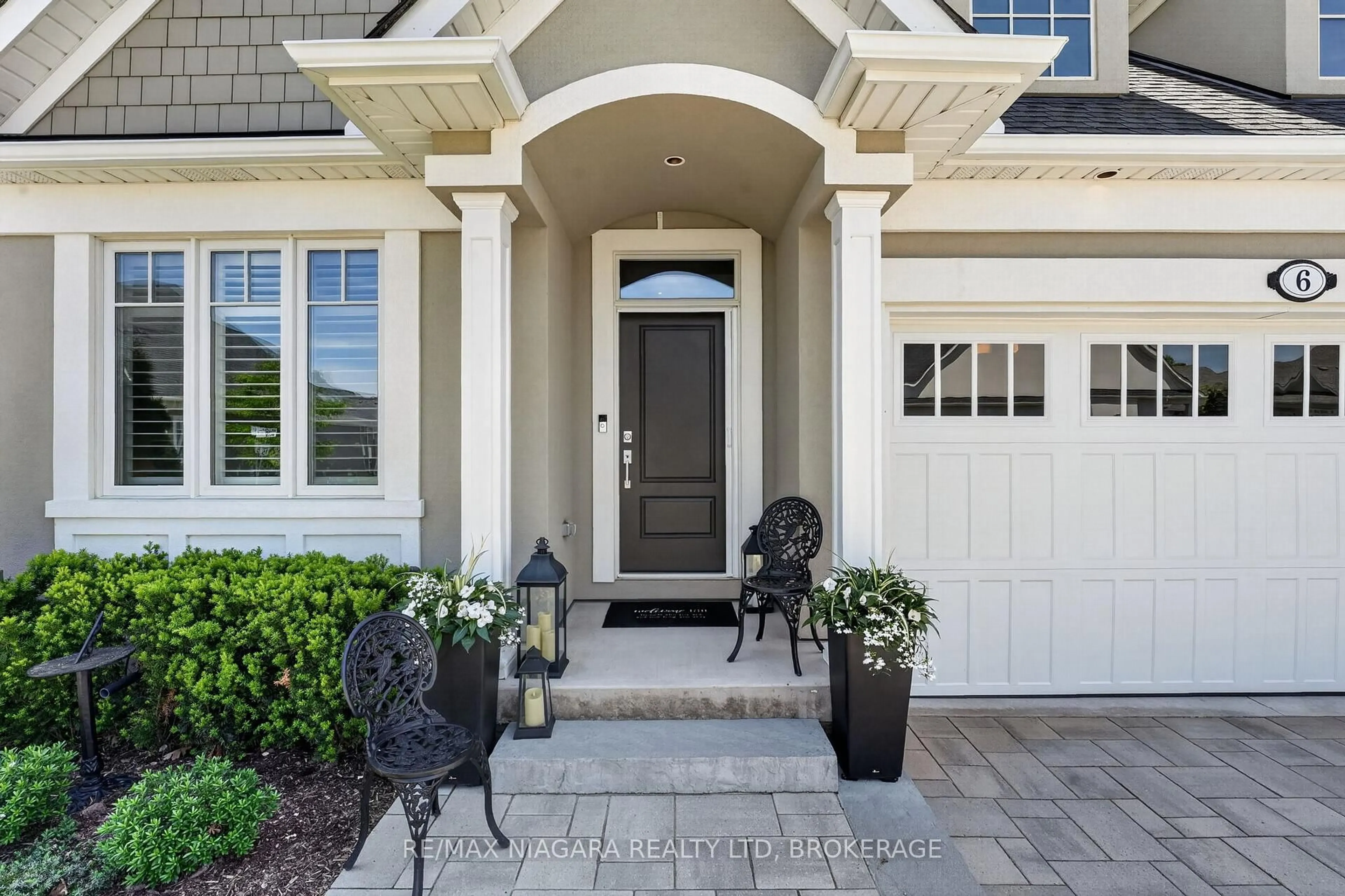 Indoor entryway for 6 Mills Lane, Niagara-on-the-Lake Ontario L0S 1J0