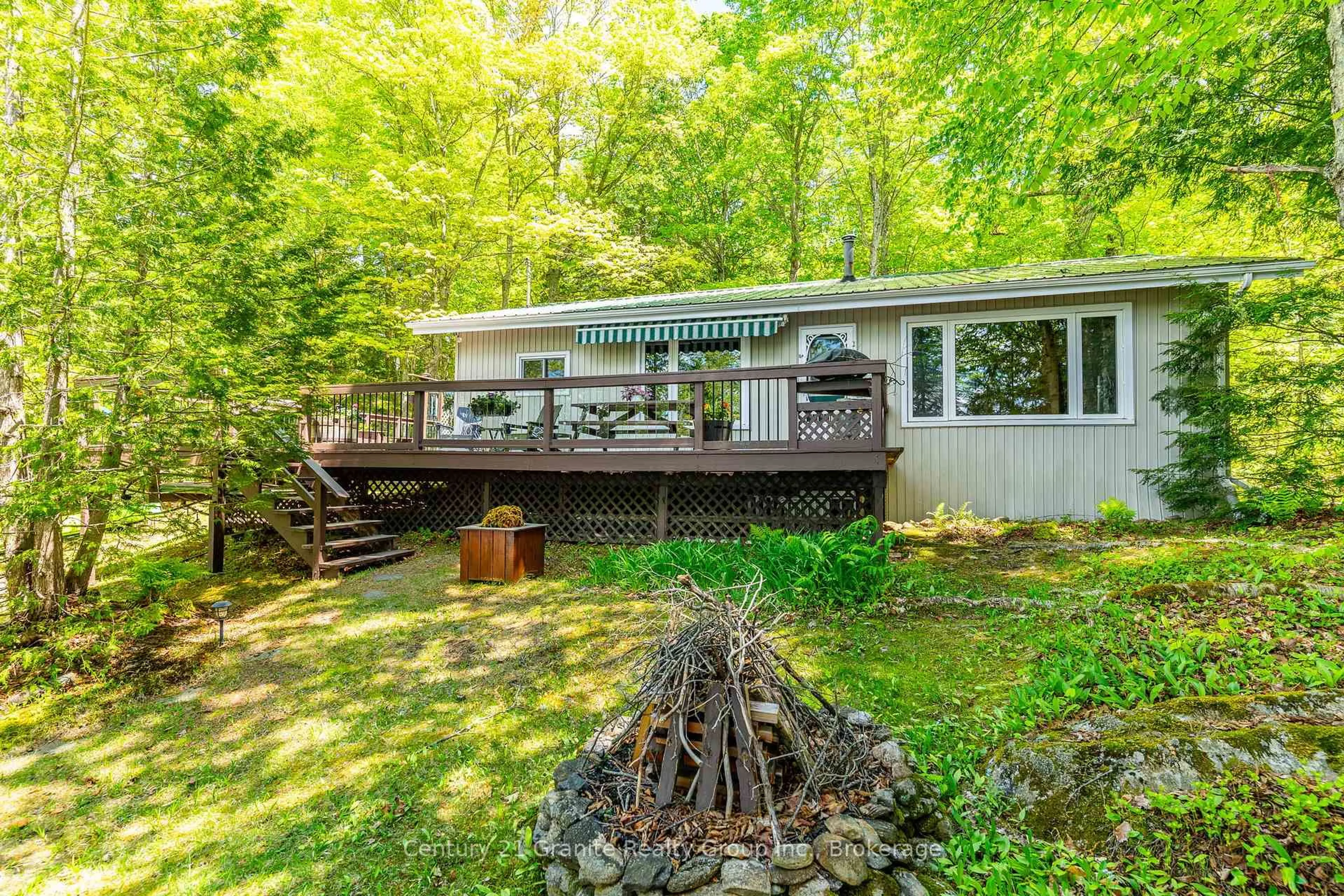 Patio, water/lake/river/ocean view for 5195 Kennisis Lake Rd, Dysart et al Ontario K0M 1S0