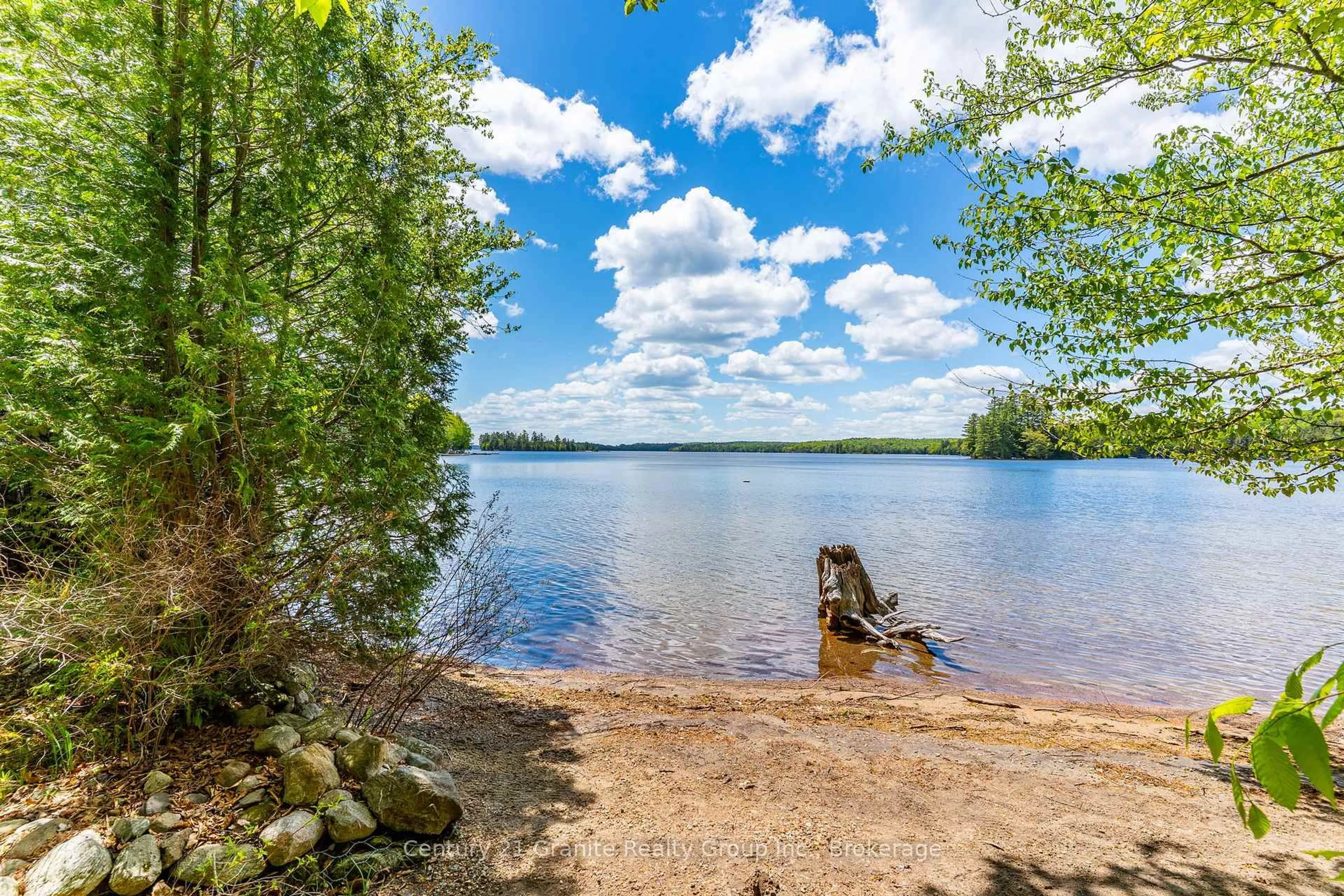 Patio, water/lake/river/ocean view for 5195 Kennisis Lake Rd, Dysart et al Ontario K0M 1S0