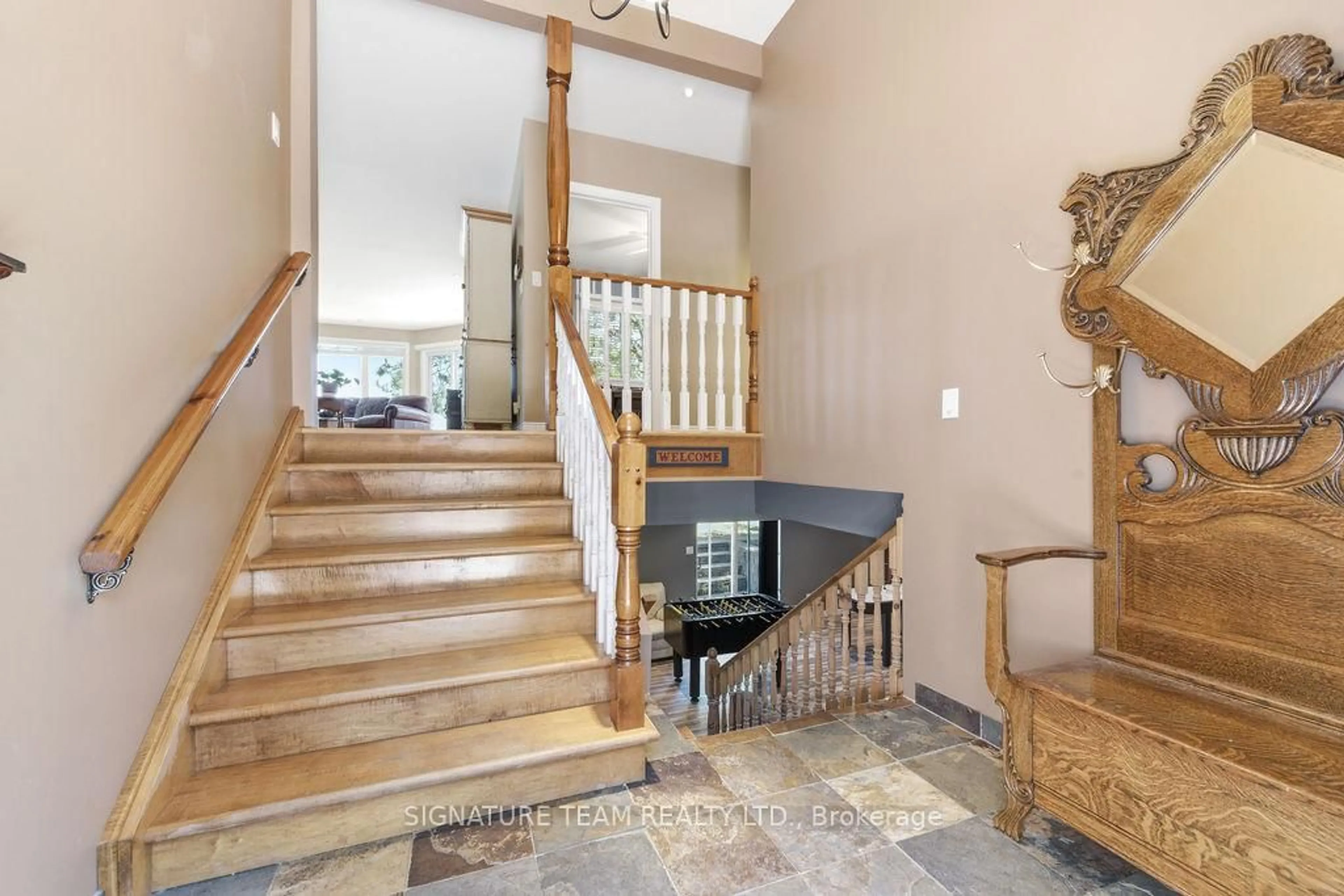 Indoor foyer for 112 Eno Rd, Killaloe Ontario K0J 2A0