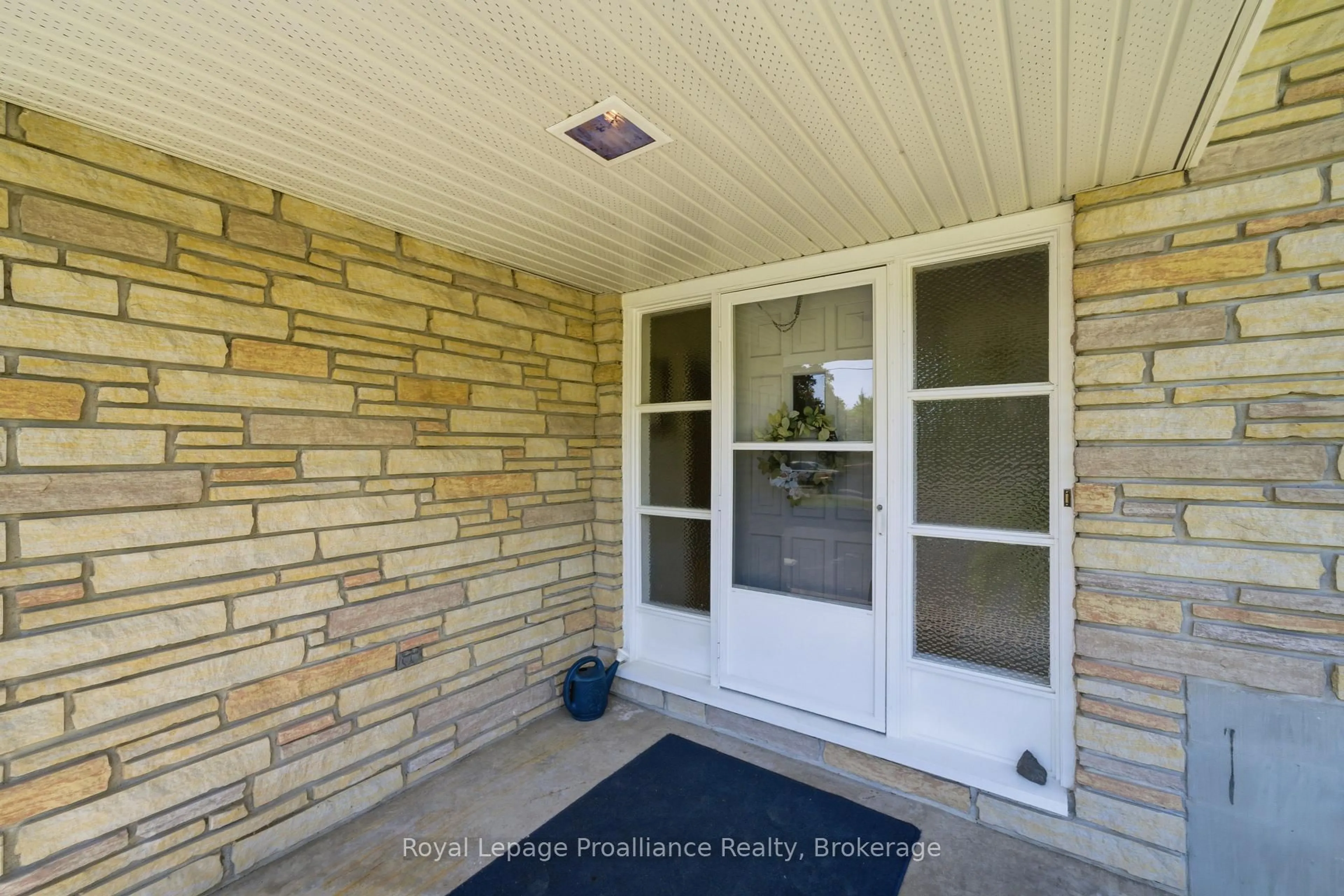 Indoor entryway for 664 2nd Dug Hill Rd, Quinte West Ontario K8V 0B6