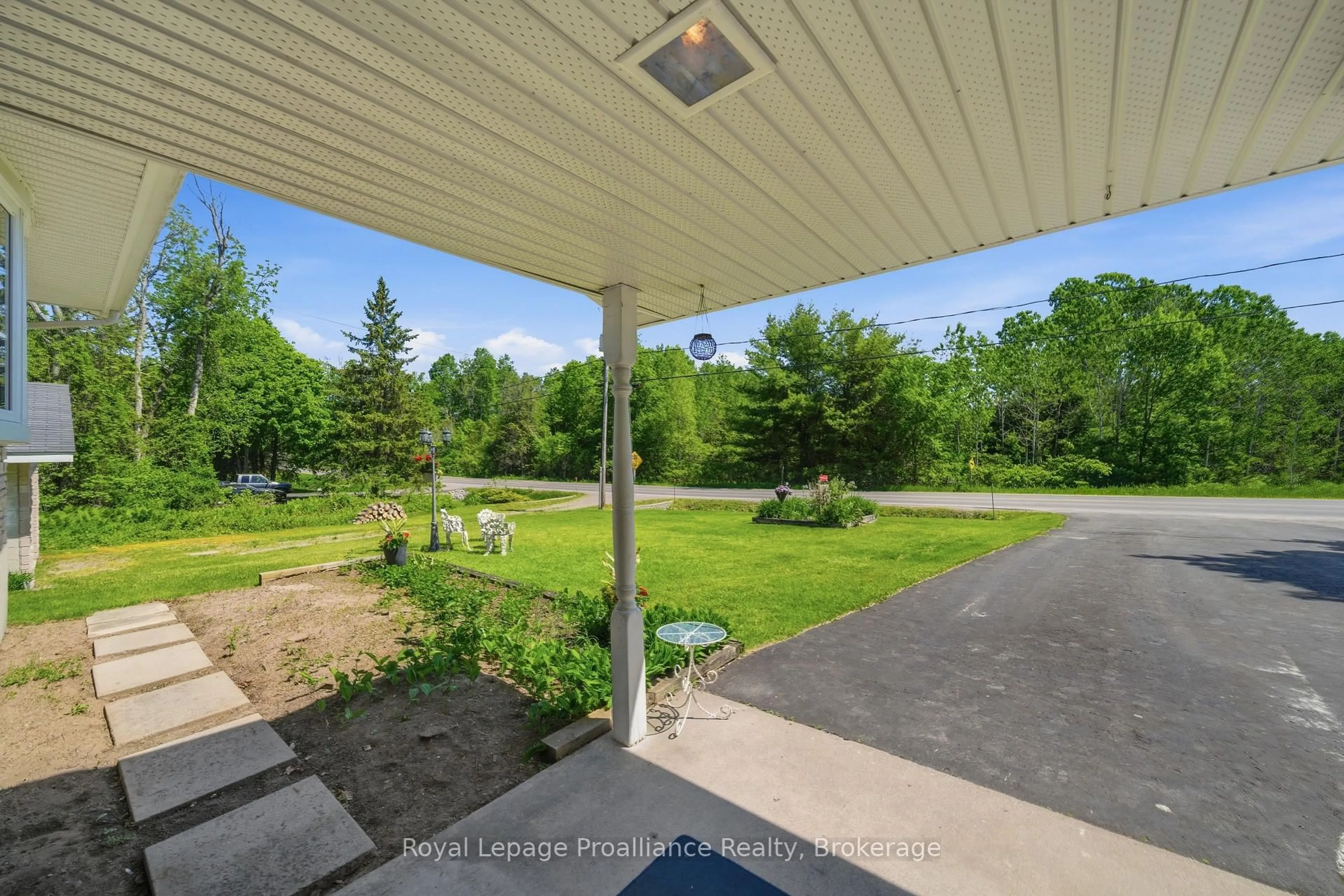 Patio, unknown for 664 2nd Dug Hill Rd, Quinte West Ontario K8V 0B6