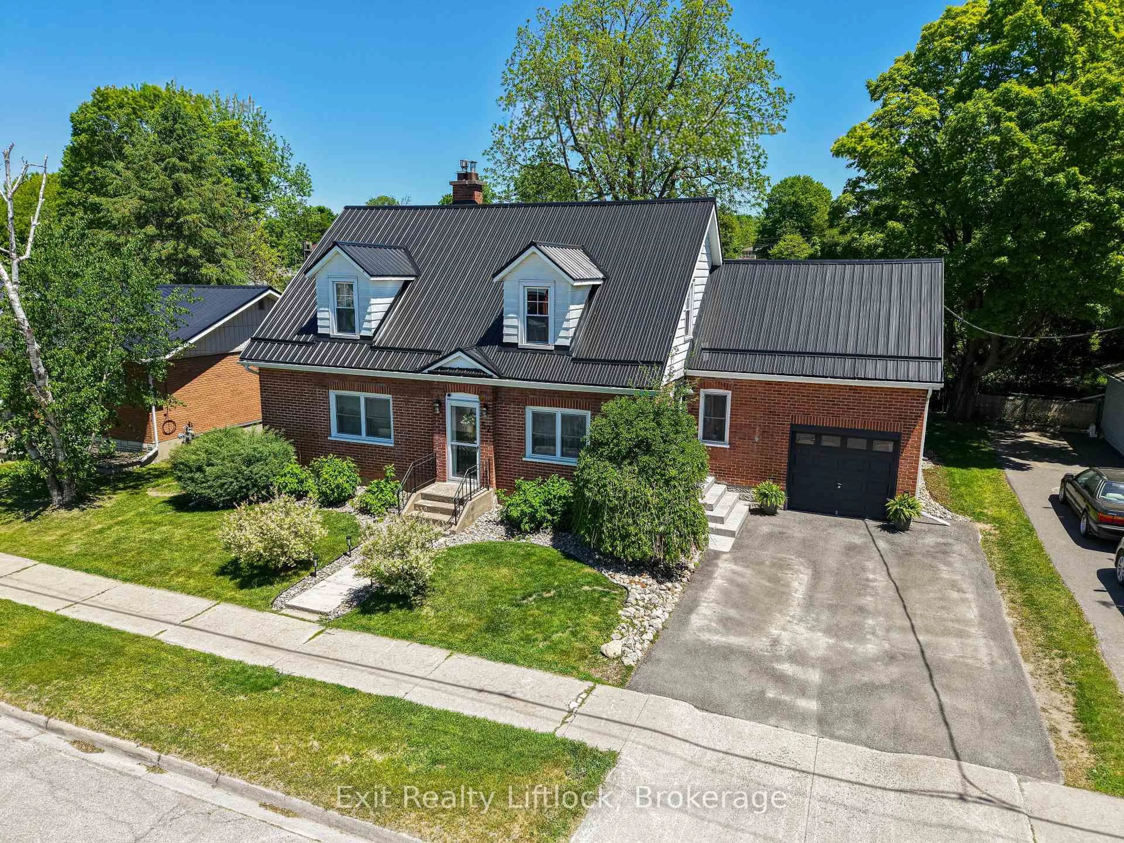 A pic from outside/outdoor area/front of a property/back of a property/a pic from drone, street for 52 Forsyth St, Limoges Ontario K0K 2M0