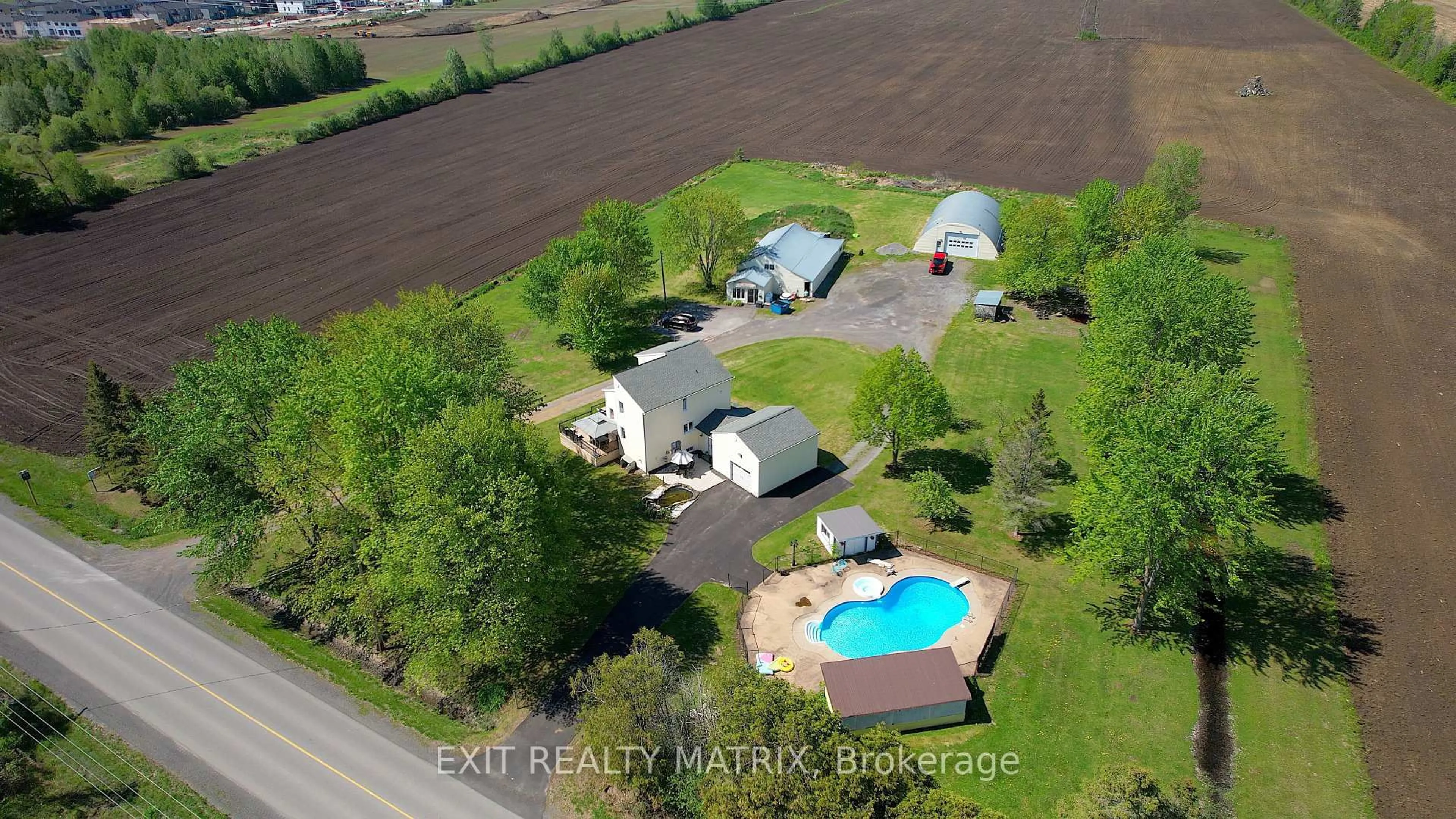 A pic from outside/outdoor area/front of a property/back of a property/a pic from drone, water/lake/river/ocean view for 912 Eadie Rd, Russell Ontario K4R 1E5