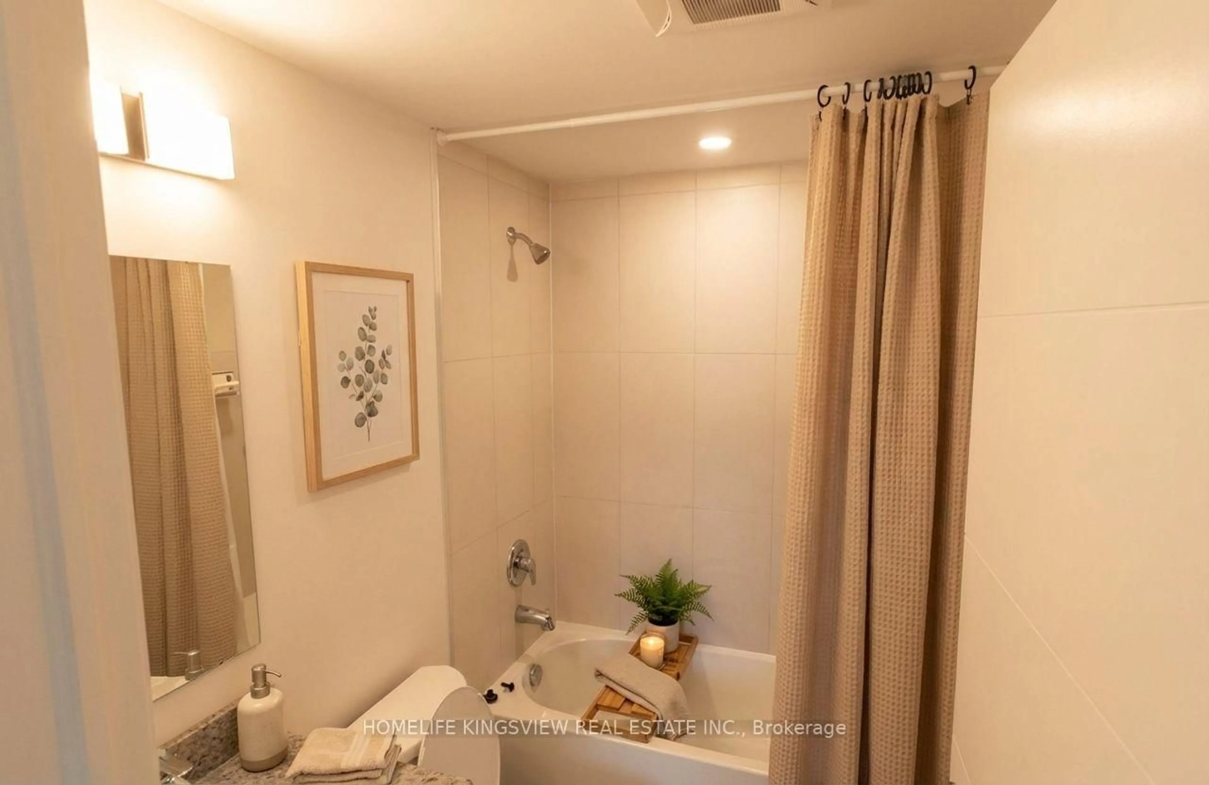 Standard bathroom, ceramic/tile floor for 652 Princess St #425, Kingston Ontario K7L 1E5