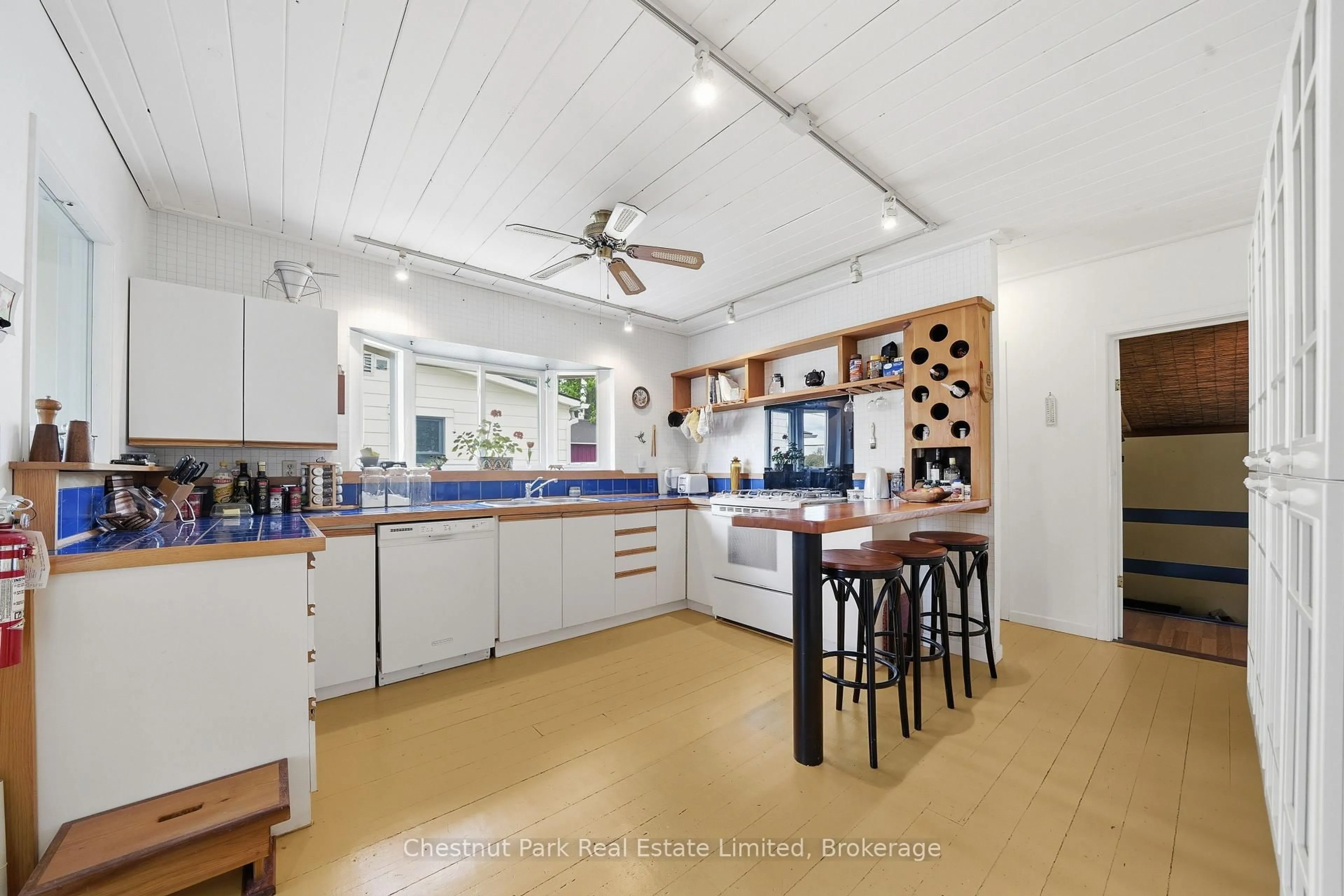 Standard kitchen, unknown for 31 Hill St, Prince Edward County Ontario K0K 2T0