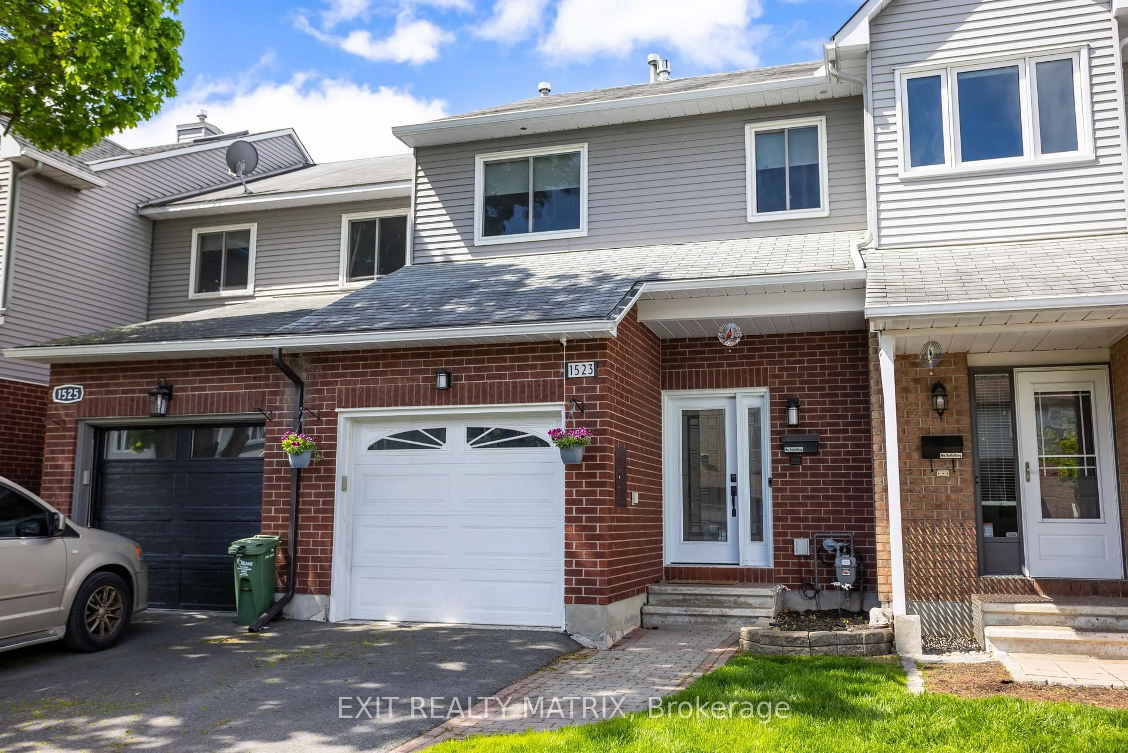 Home with brick exterior material, street for 1523 Briarfield Cres, Ottawa Ontario K4A 1Z9