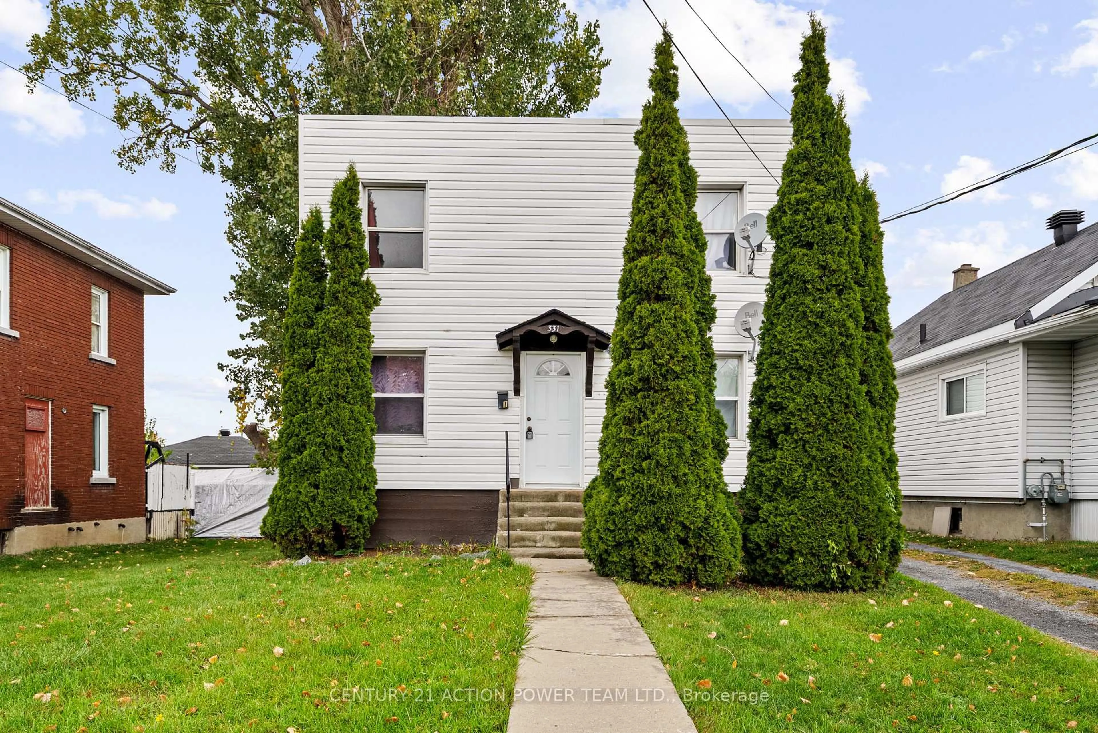 Home with vinyl exterior material, street for 331 7th St, Cornwall Ontario K6H 2R8