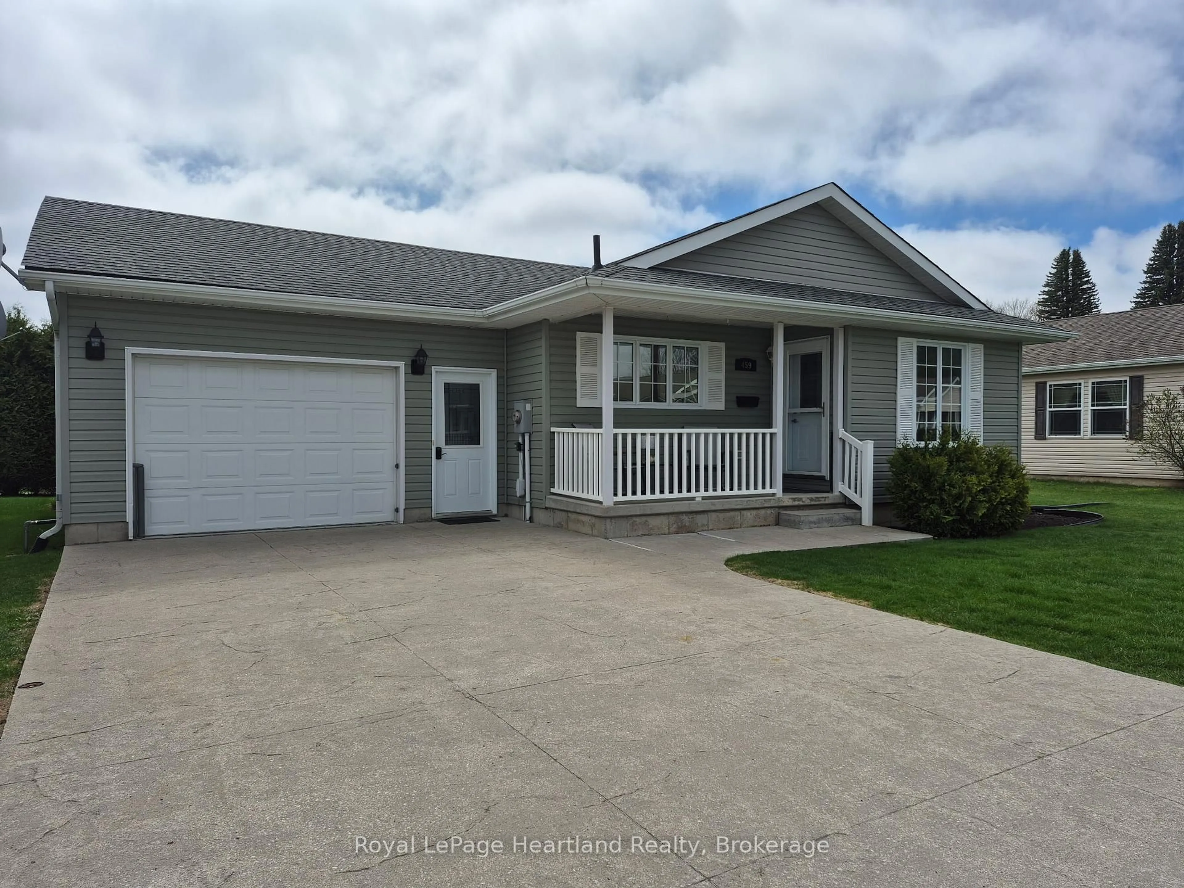 Home with vinyl exterior material, street for 459 Richard Cres, Strathroy-Caradoc Ontario N7G 3P4