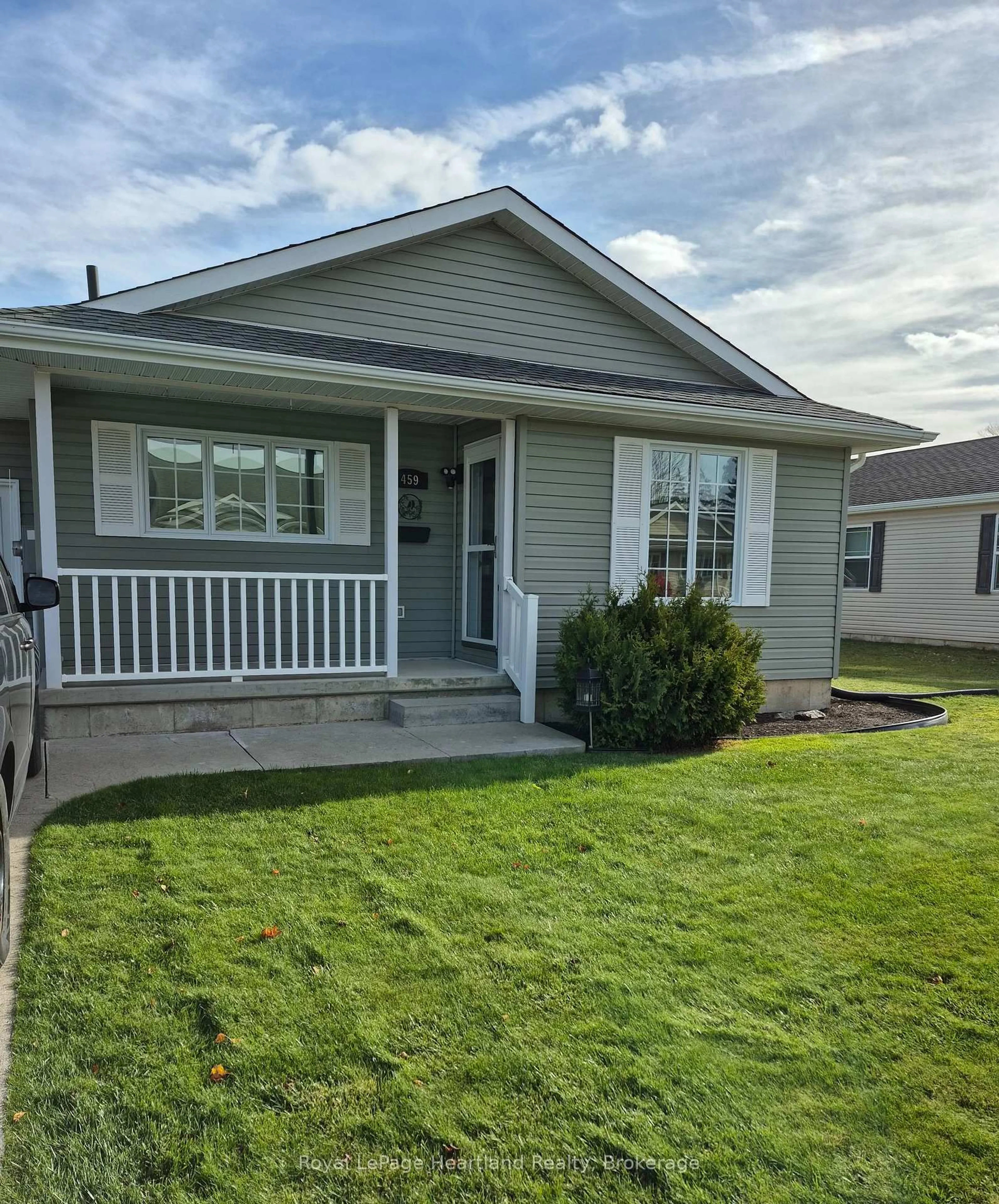 Home with vinyl exterior material, street for 459 Richard Cres, Strathroy-Caradoc Ontario N7G 3P4