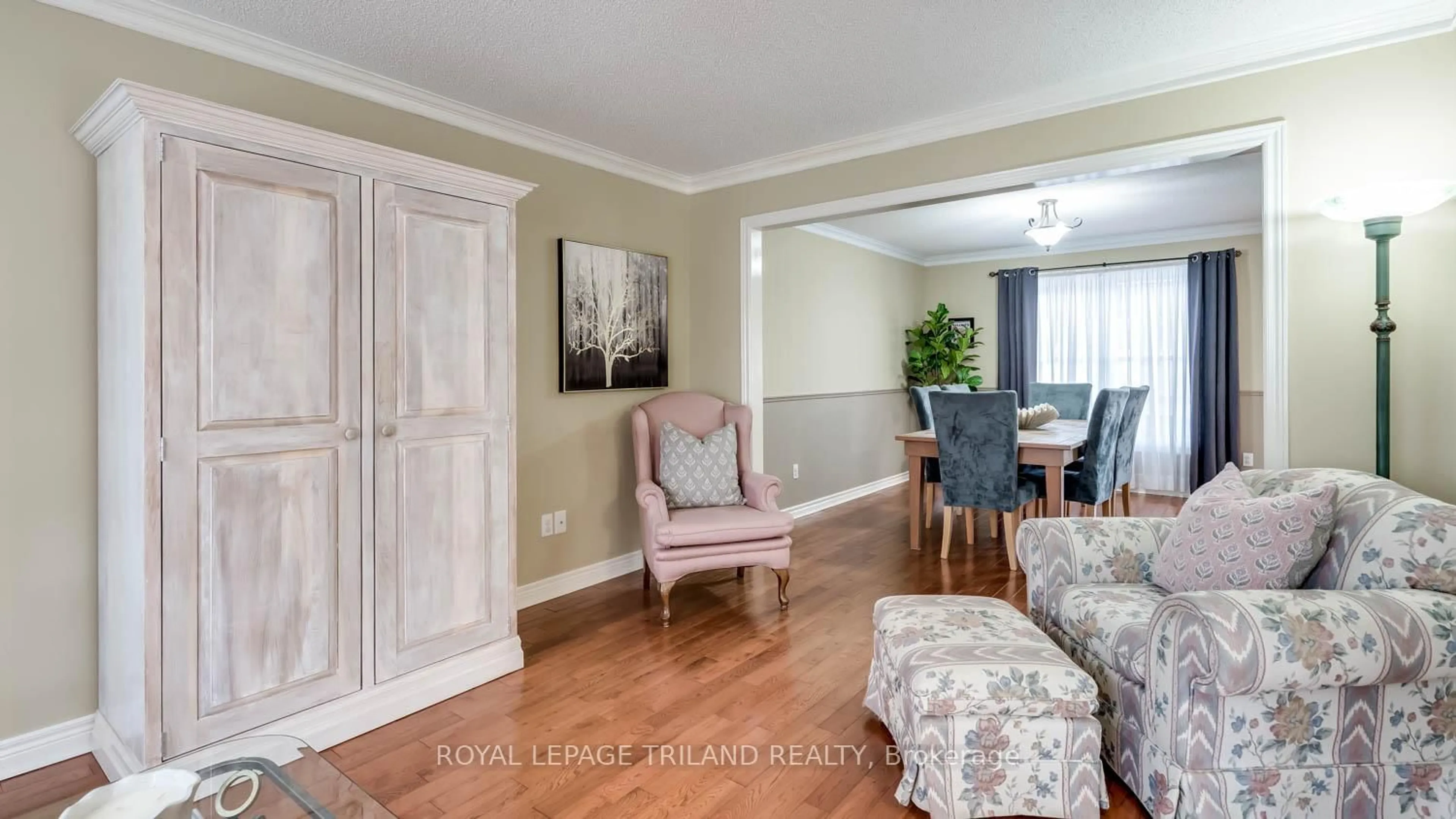 Living room with furniture, unknown for 50 Penrith Cres, London North Ontario N6G 4M8