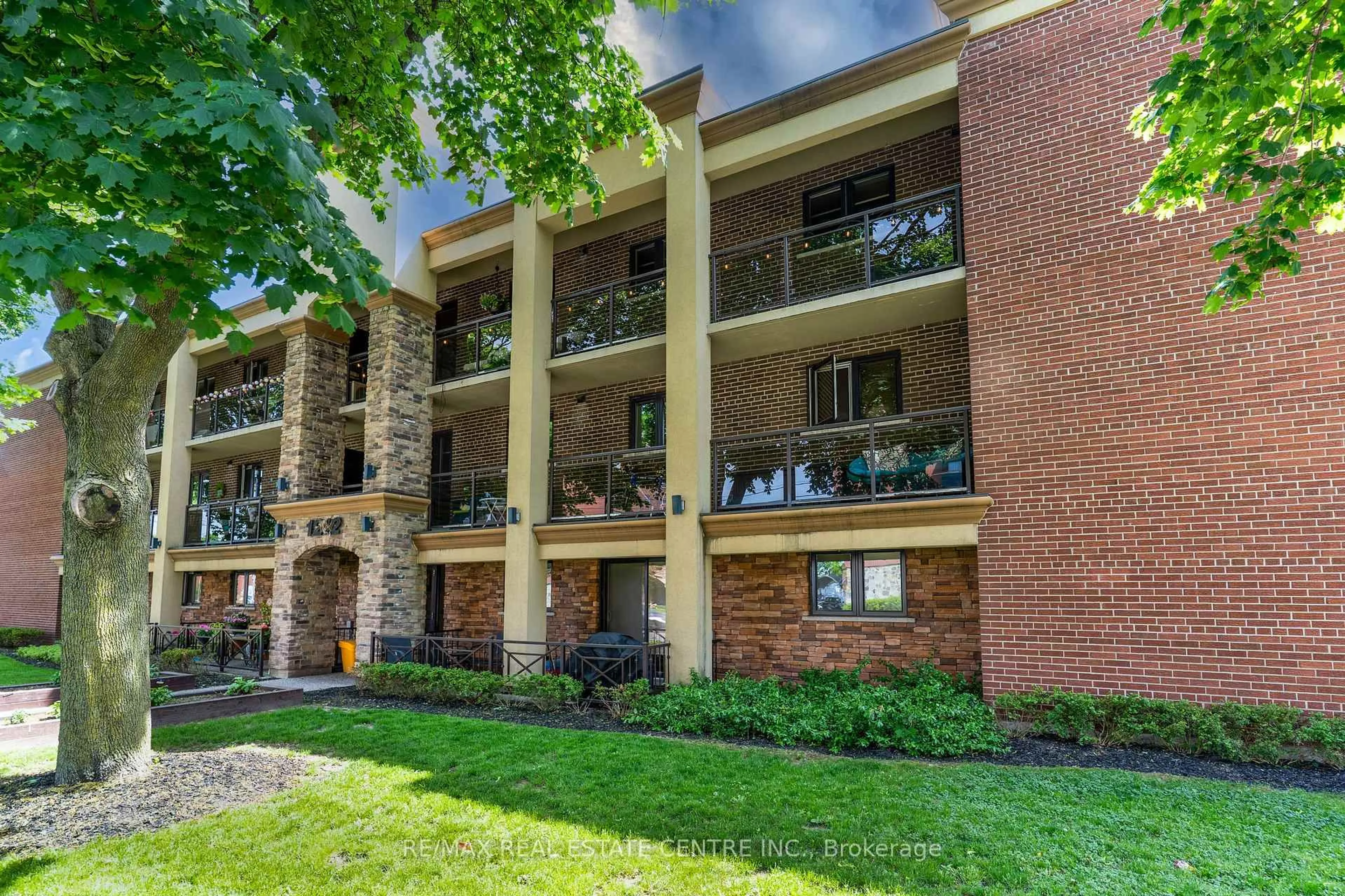 Patio, building for 1212 Fennell Ave #304, Hamilton Ontario L8T 1T2