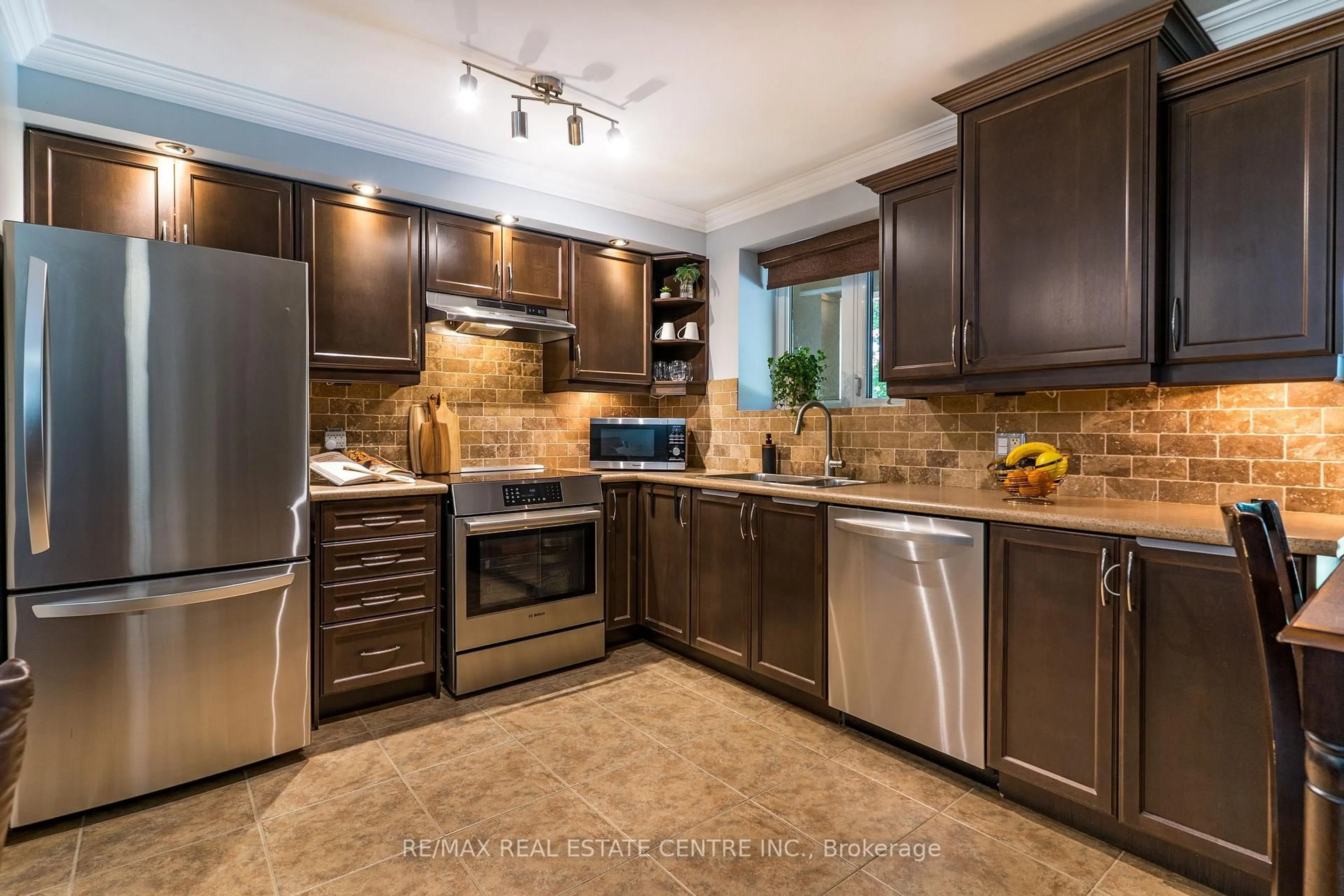 Unknown for 1212 Fennell Ave #304, Hamilton Ontario L8T 1T2