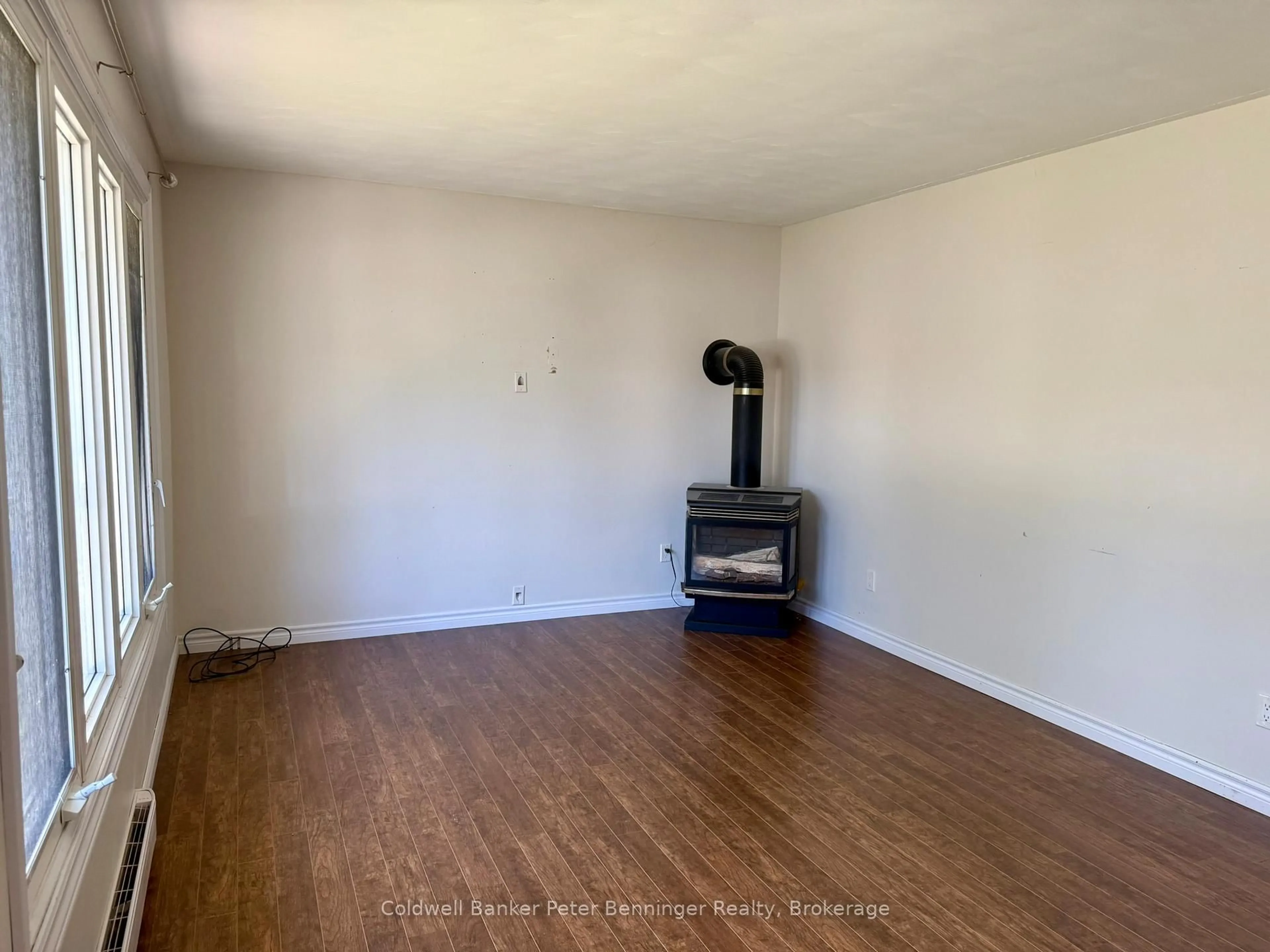 A pic of a room for 4 Huron St, Brockton Ontario N0G 2V0