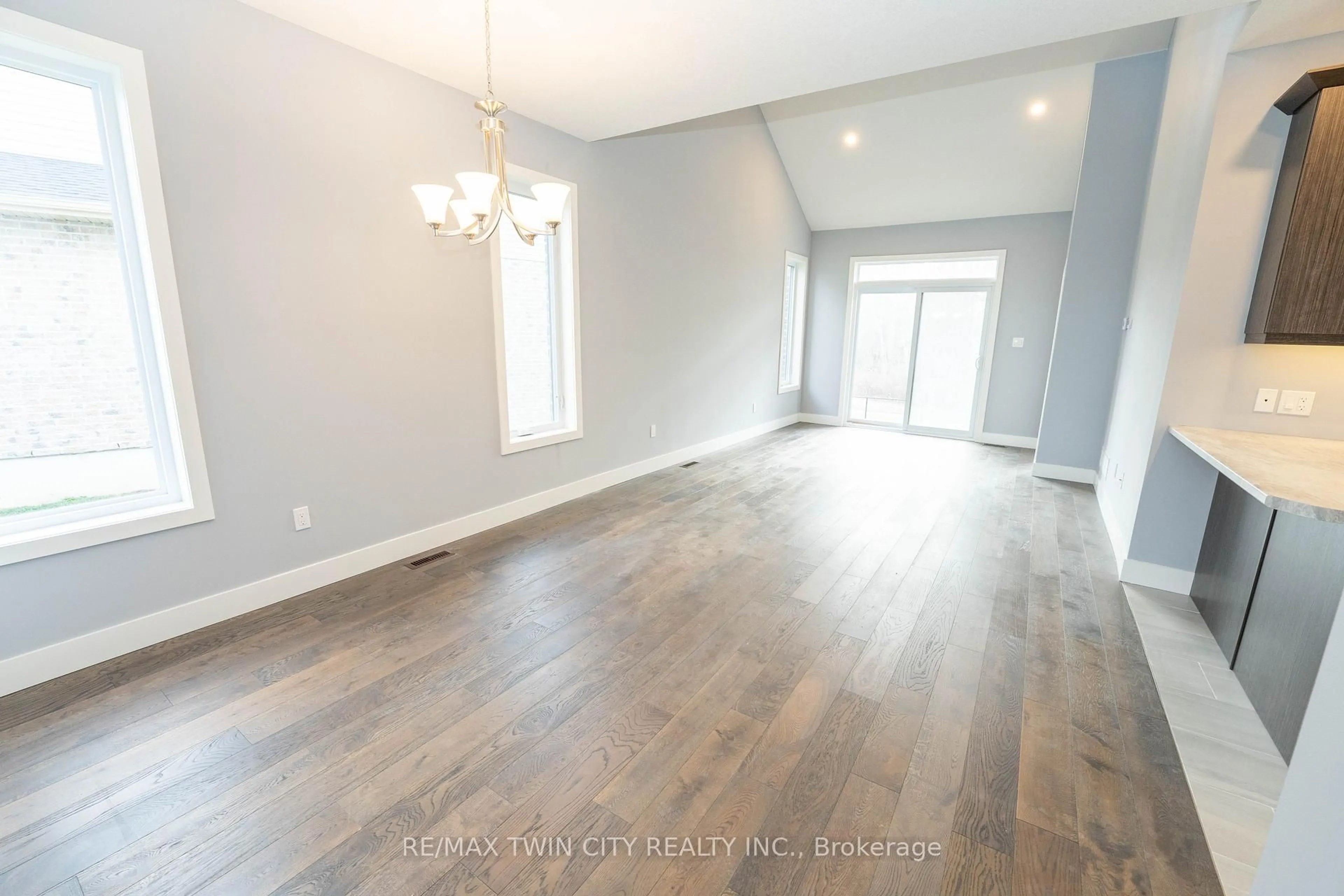 A pic of a room for 2084 Evans Blvd, London South Ontario N6M 0J6