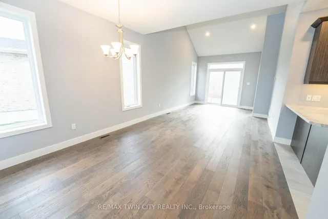 2084 Evans Blvd, London South 2