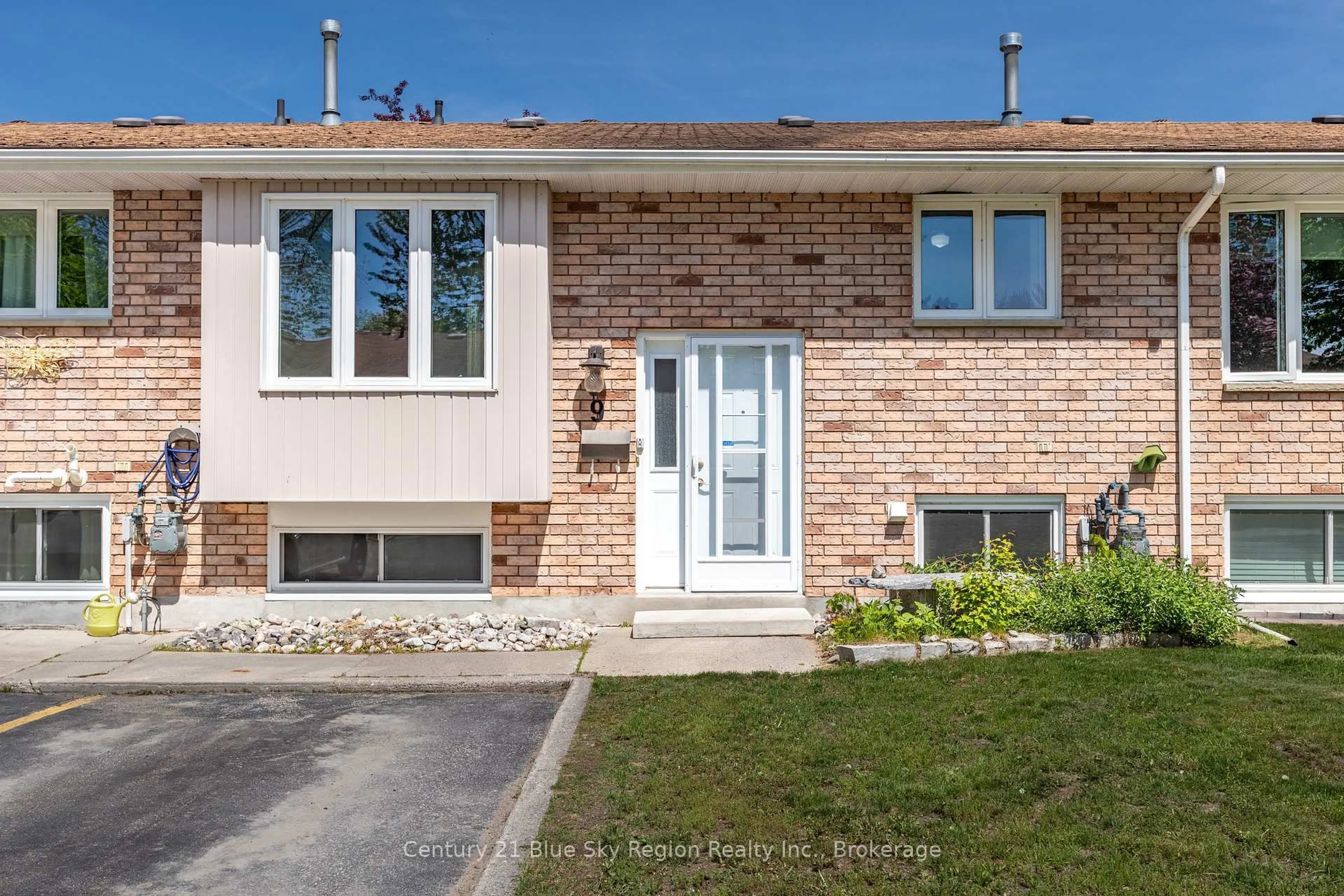Home with brick exterior material, street for 624 Lakeshore Dr, North Bay Ontario P1A 2E8