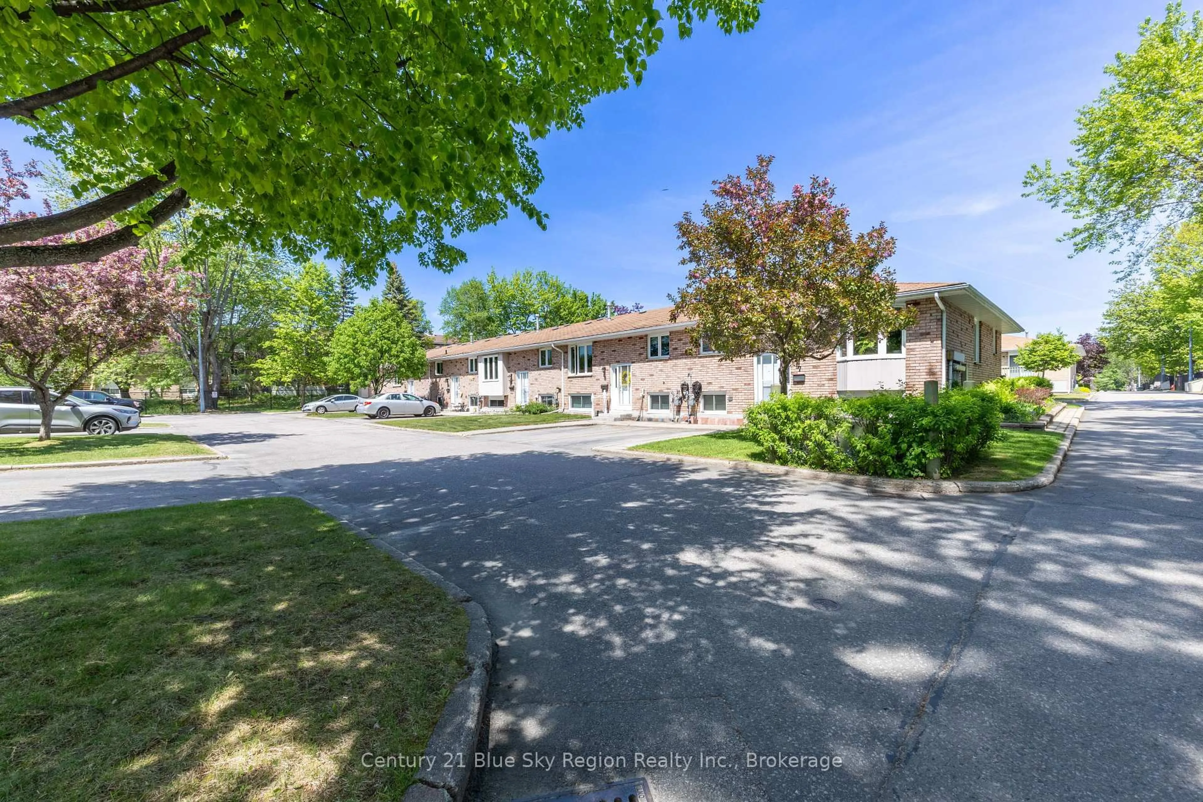 A pic from outside/outdoor area/front of a property/back of a property/a pic from drone, street for 624 Lakeshore Dr, North Bay Ontario P1A 2E8