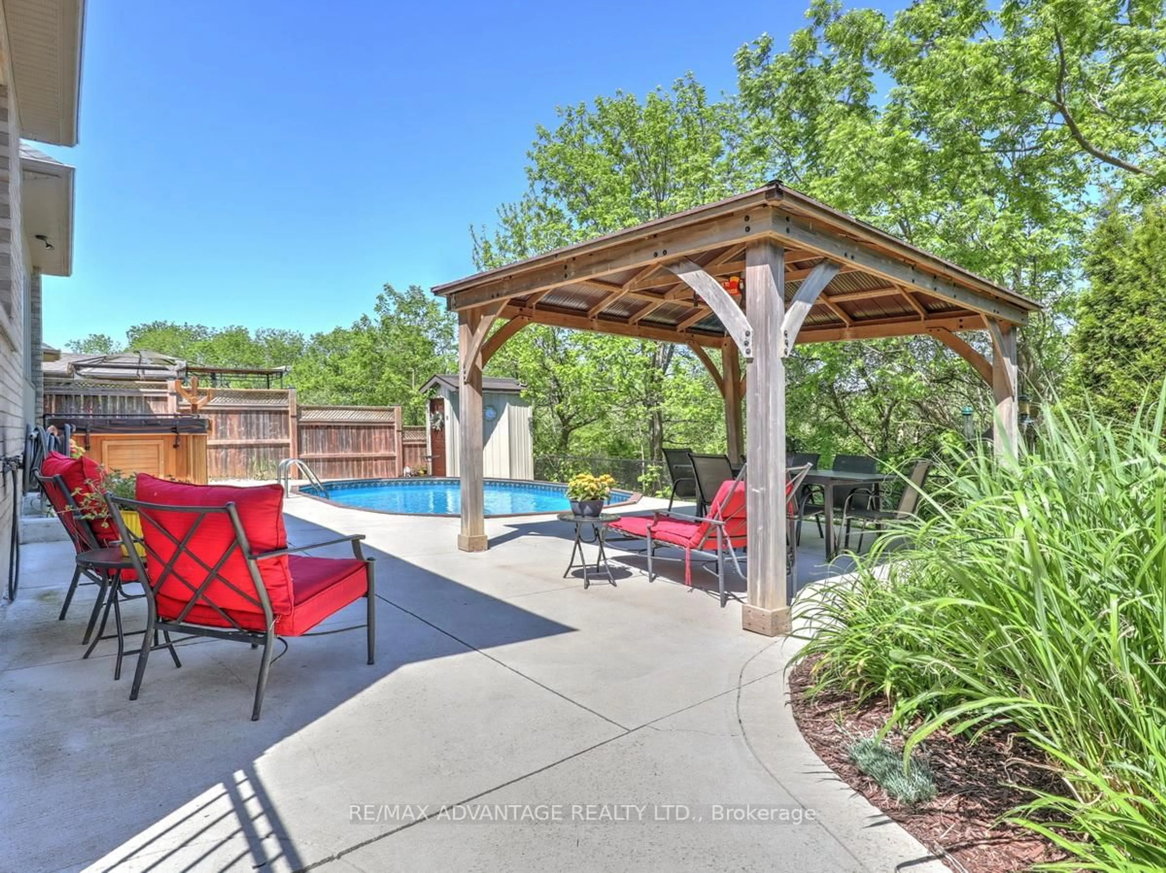 Patio, water/lake/river/ocean view for 1544 Privet Pl, London North Ontario N5X 0E7