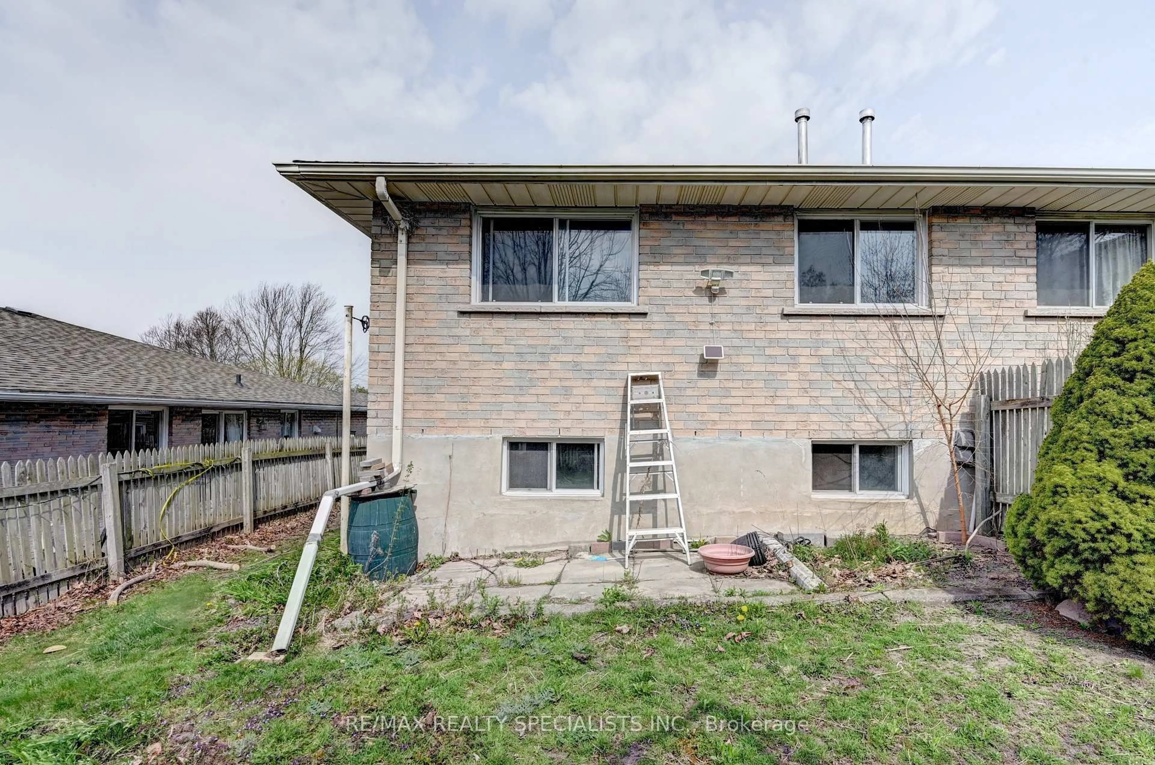 Home with brick exterior material, building for 11 Dinison Cres, Kitchener Ontario N2E 2W3