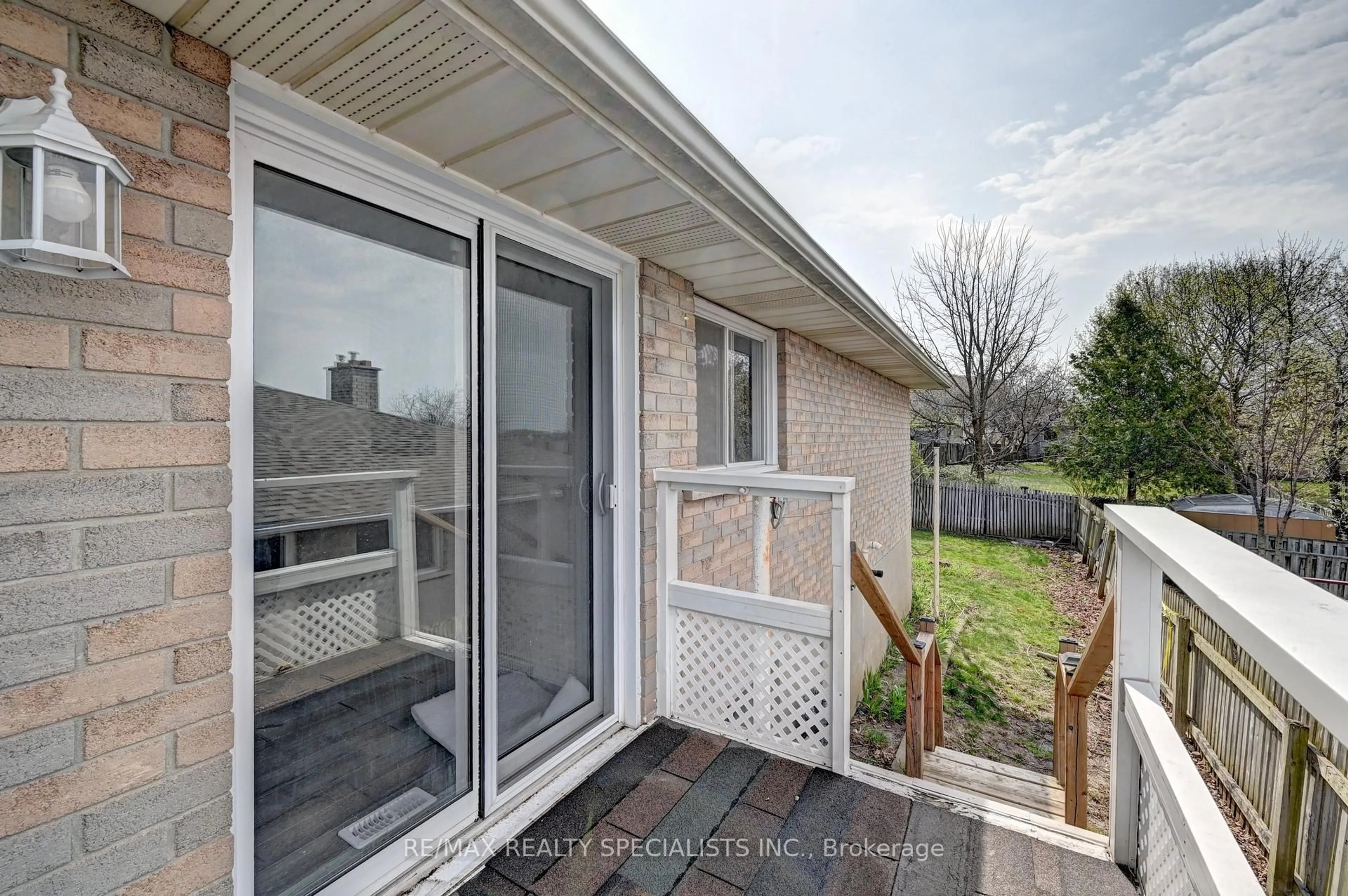 Patio, street for 11 Dinison Cres, Kitchener Ontario N2E 2W3