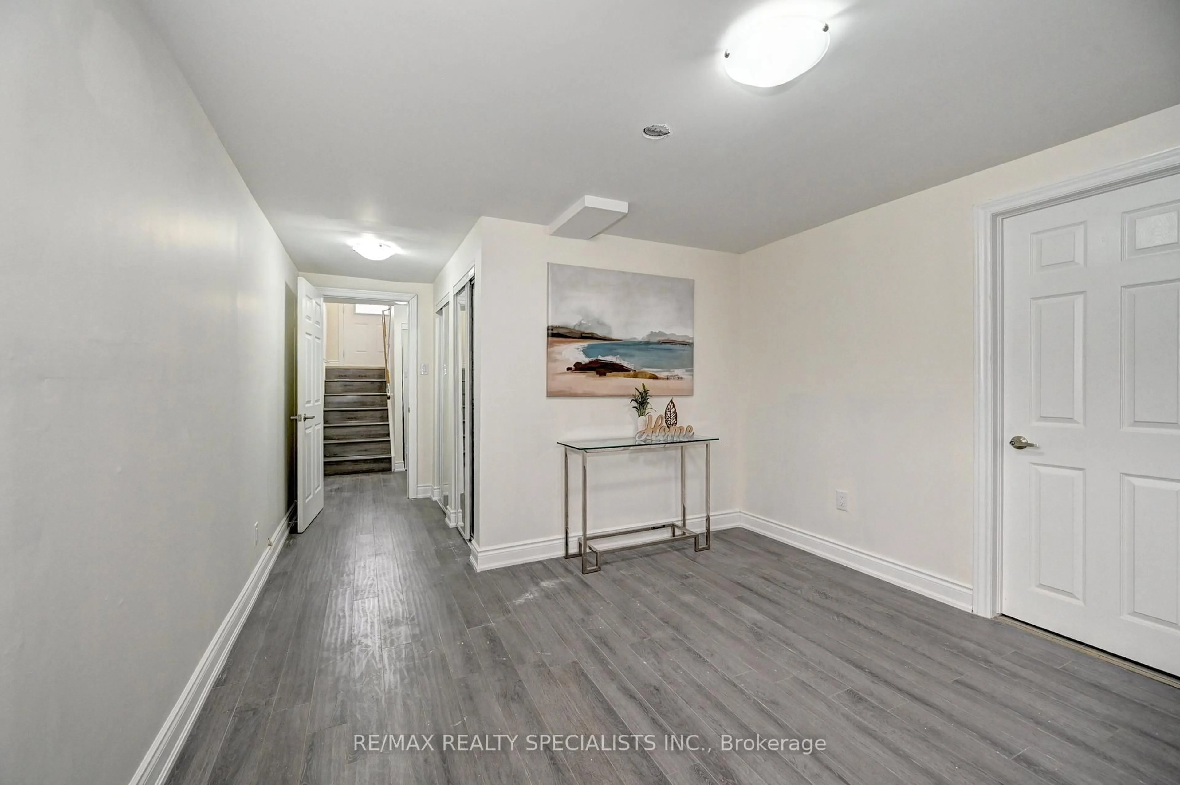 Indoor entryway for 11 Dinison Cres, Kitchener Ontario N2E 2W3
