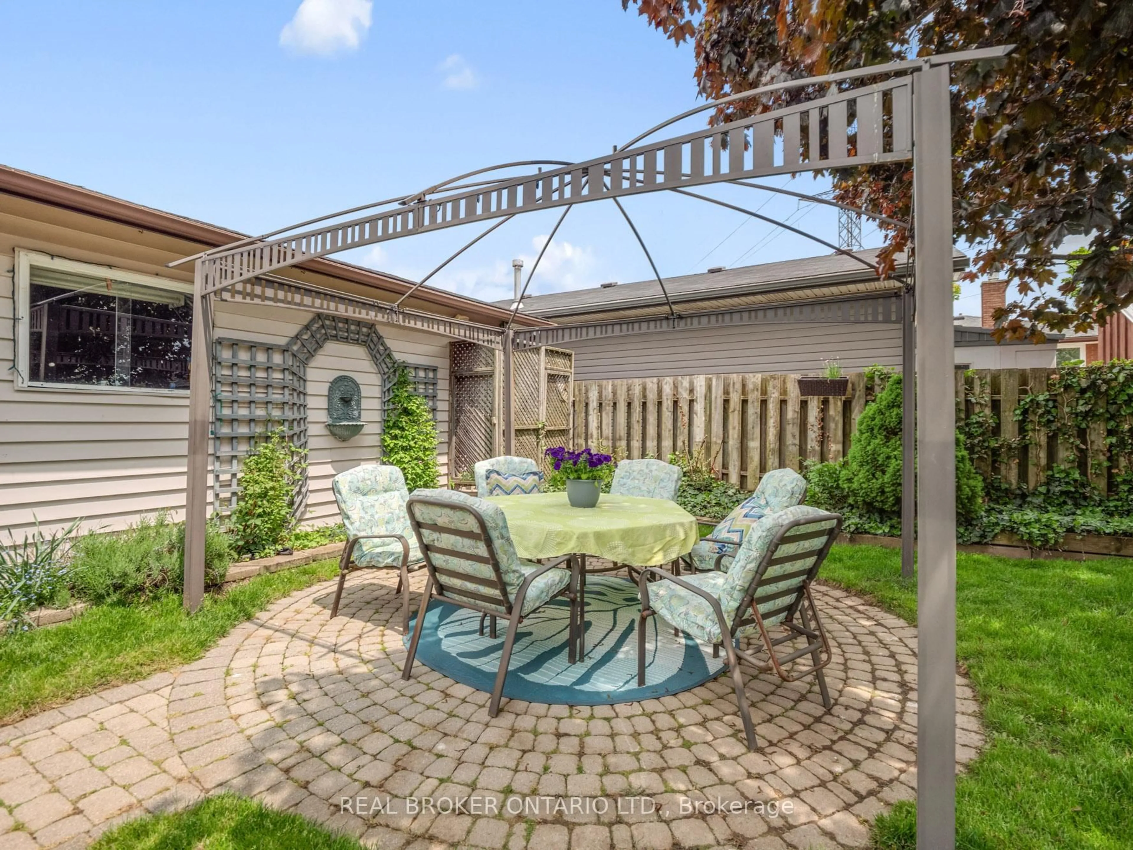 Patio, street for 63 Harrison Ave, Welland Ontario L3B 1C3