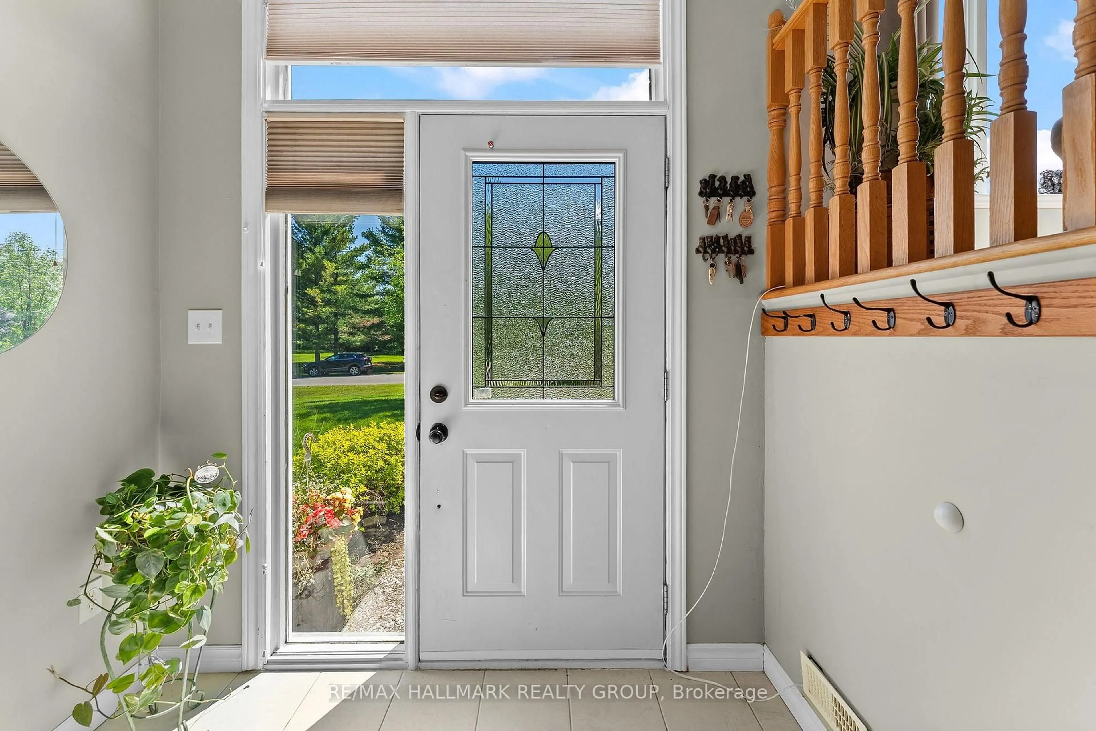 Indoor entryway for 184 Old Pakenham Rd, Fitzroy Harbour Ontario K0A 1X0