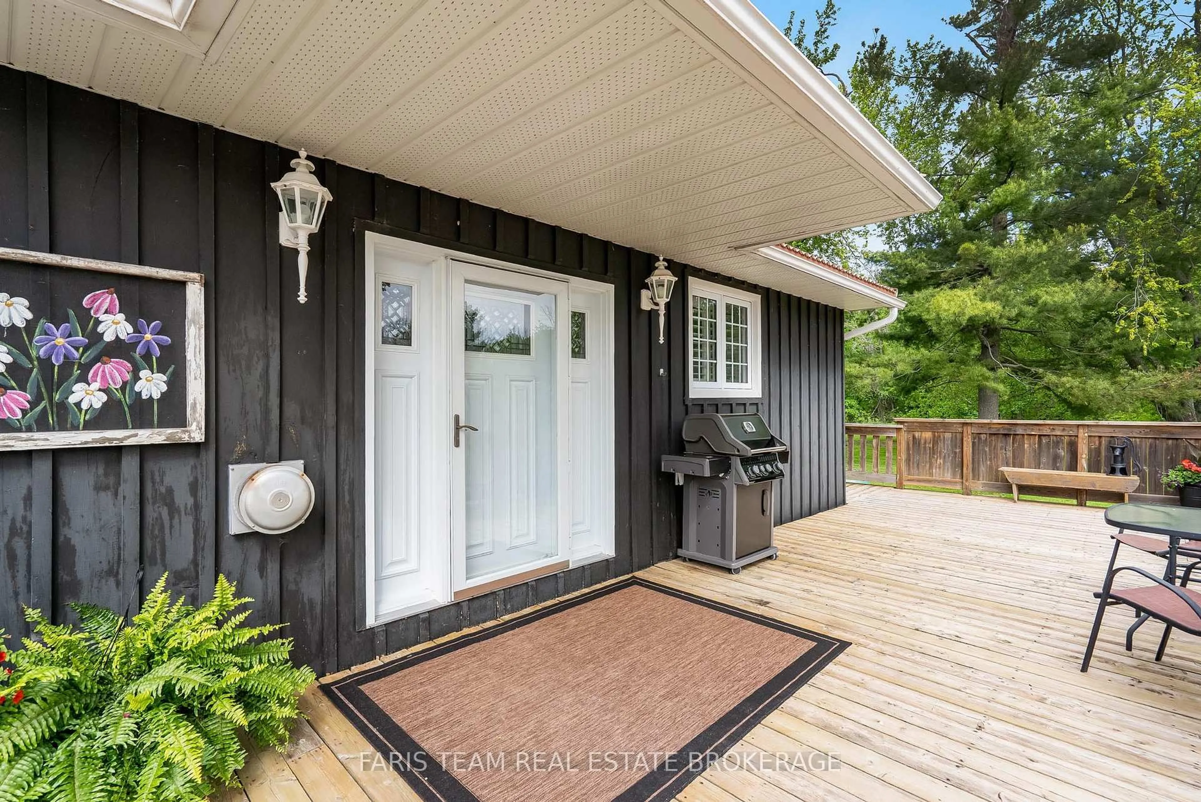 Indoor entryway for 94 Avery Point Rd, Kawartha Lakes Ontario L0K 1W0