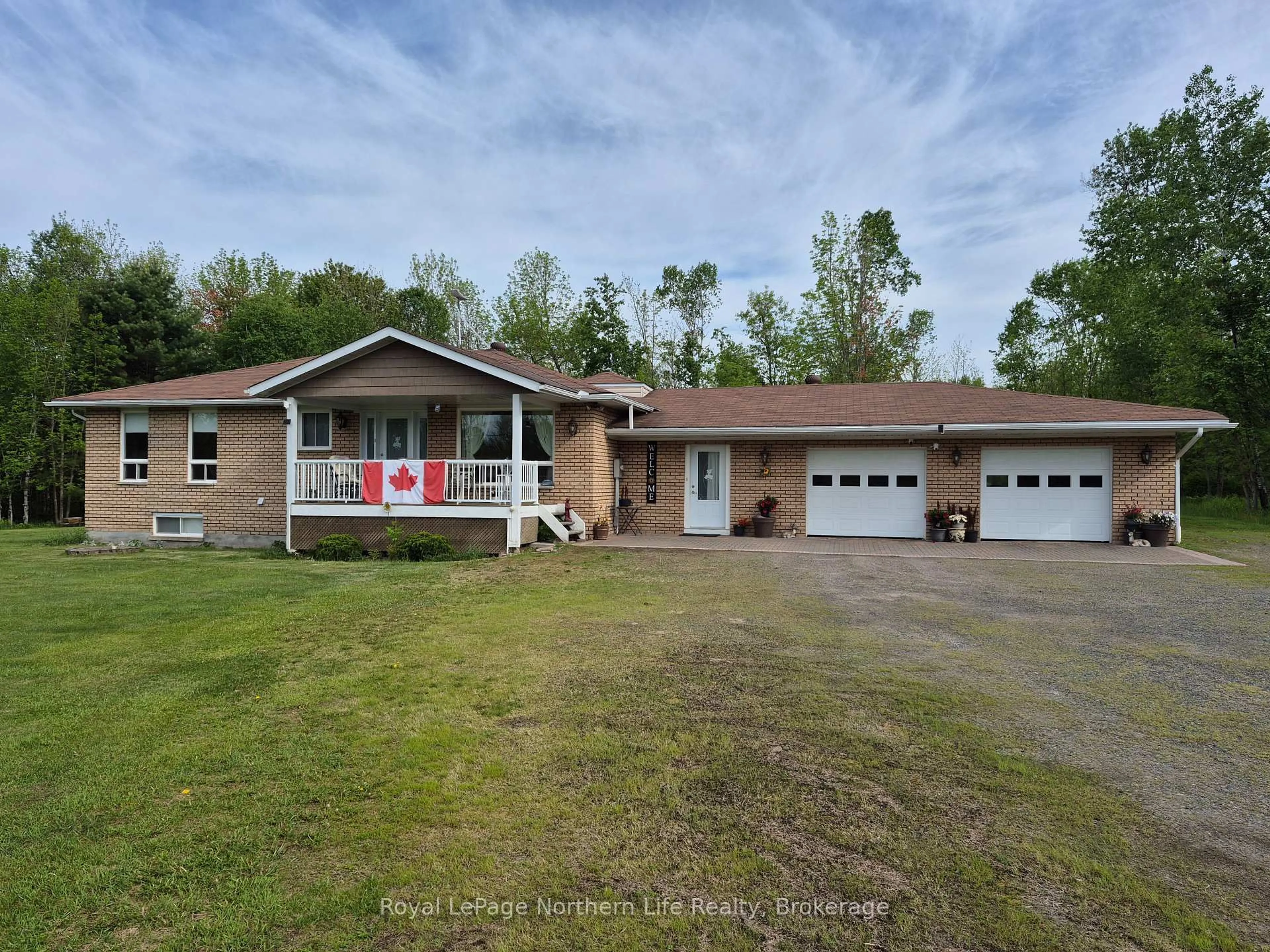 A pic from outside/outdoor area/front of a property/back of a property/a pic from drone, unknown for 6365 HIGHWAY 17, Papineau-Cameron Ontario P0H 1V0