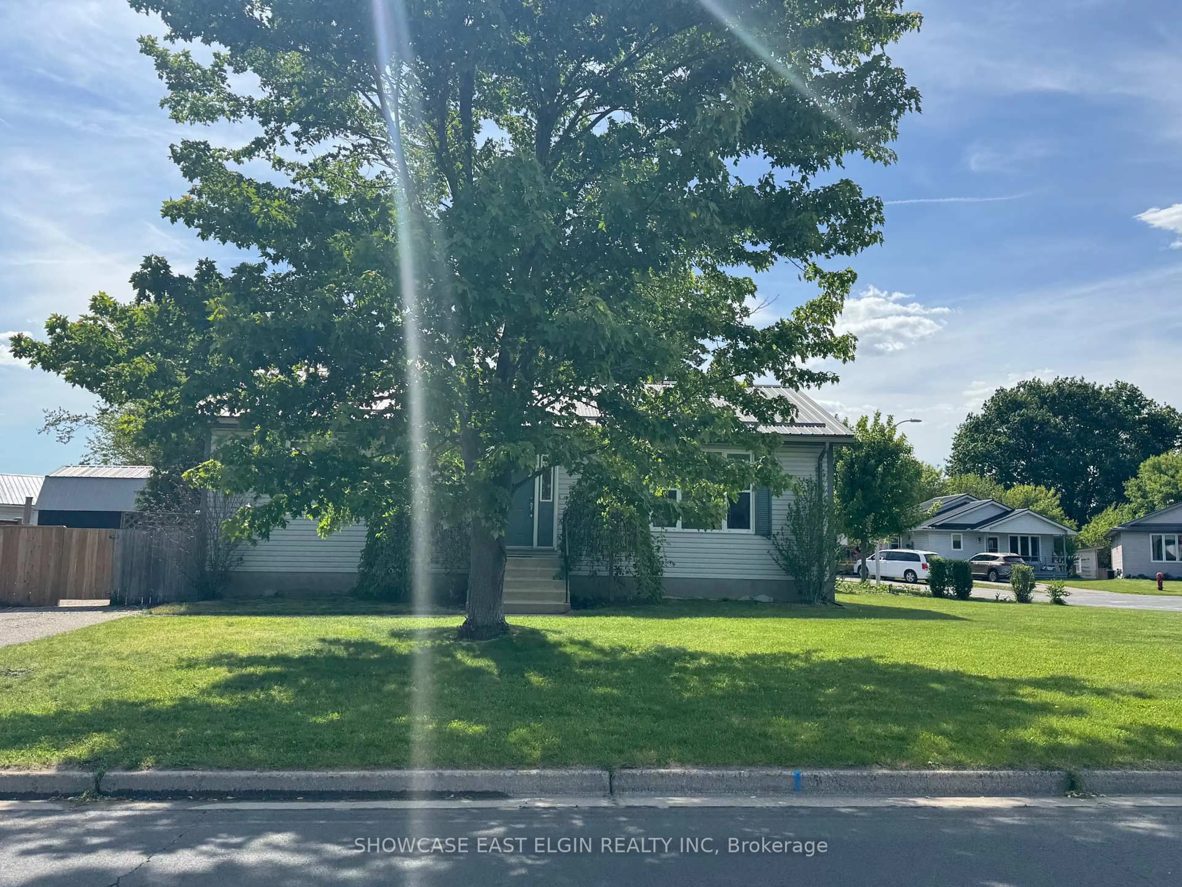 A pic from outside/outdoor area/front of a property/back of a property/a pic from drone, street for 28 Melanie Dr, Aylmer Ontario N5H 3G6