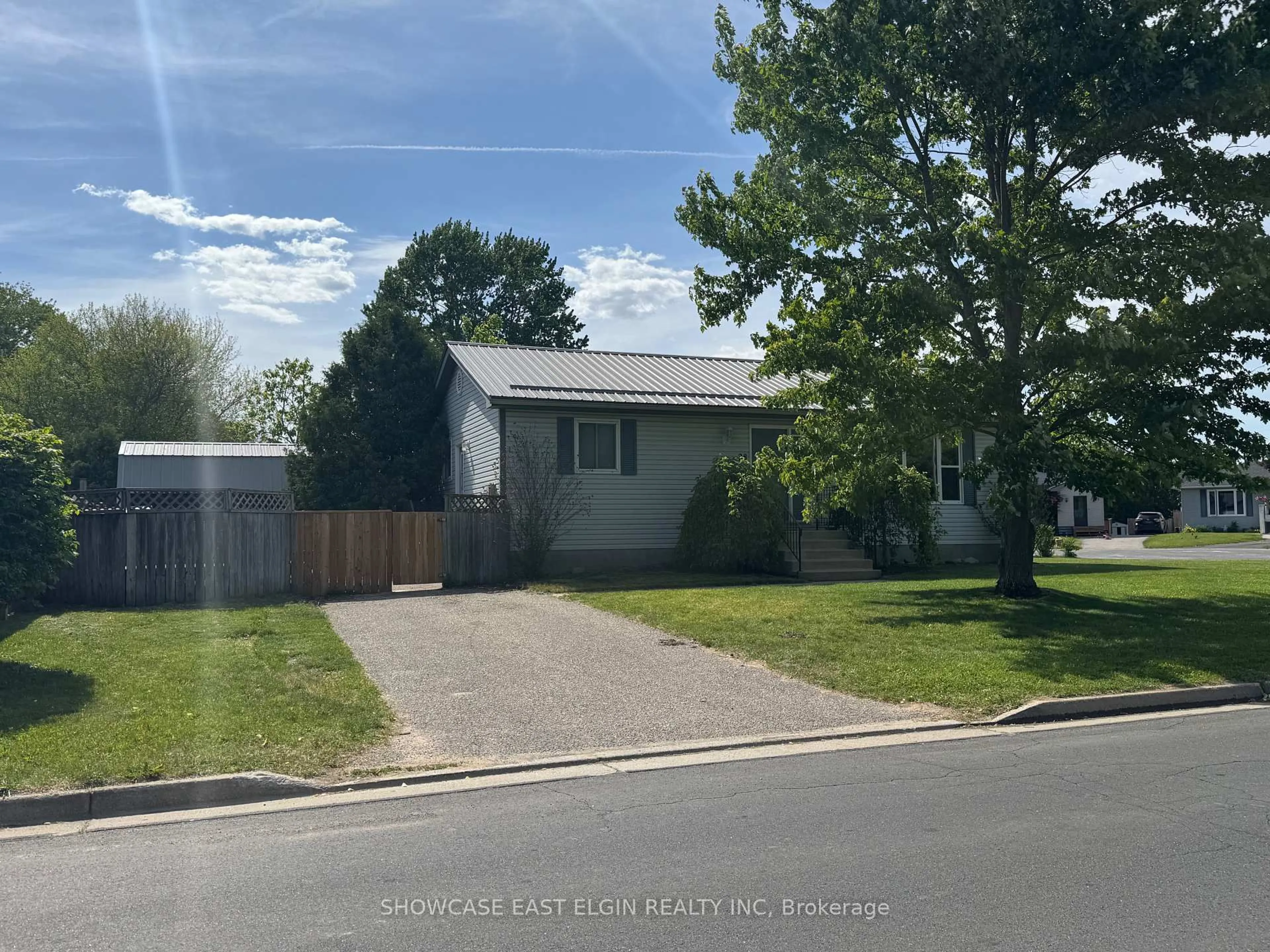Home with vinyl exterior material, street for 28 Melanie Dr, Aylmer Ontario N5H 3G6