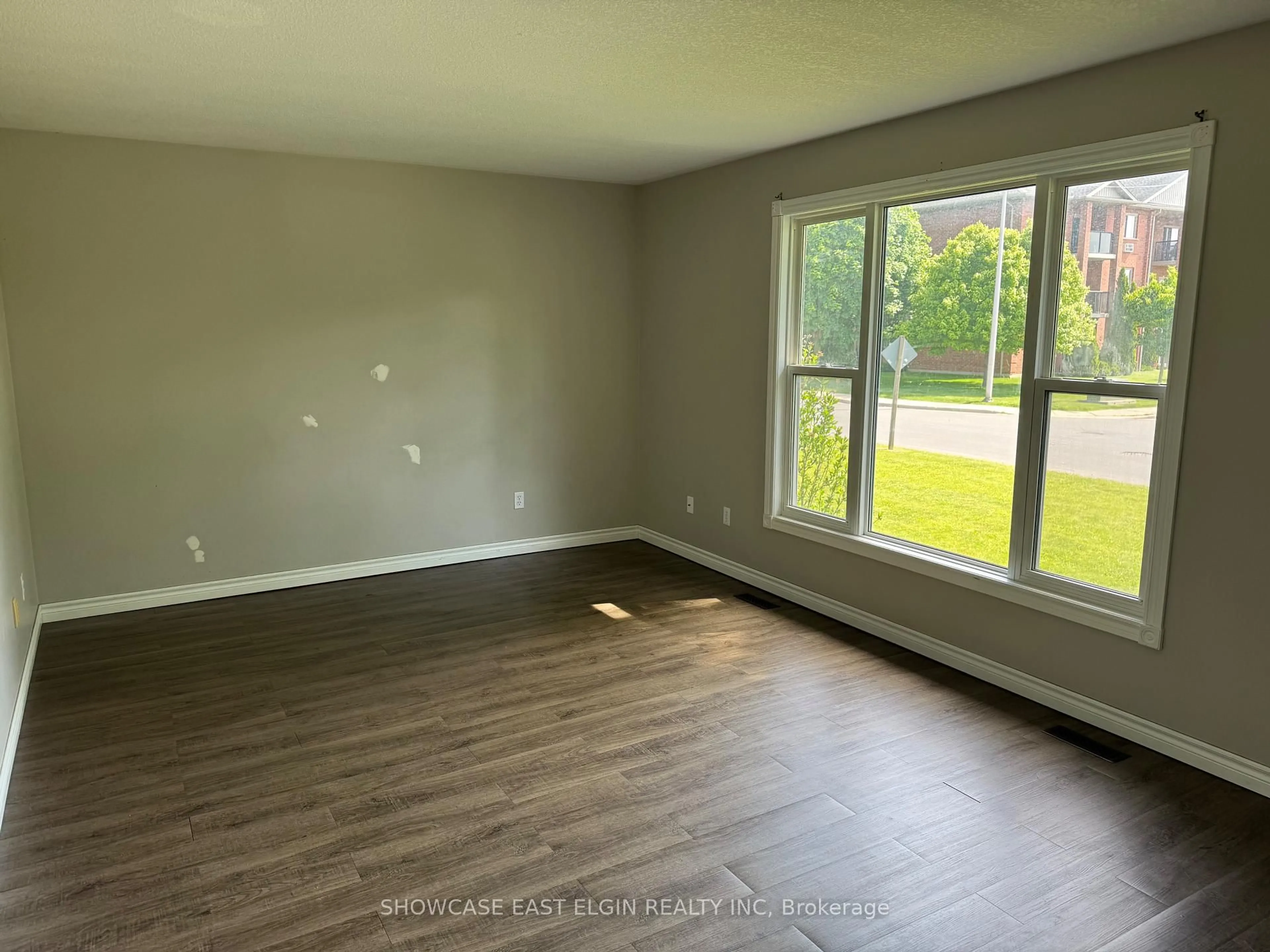 A pic of a room for 28 Melanie Dr, Aylmer Ontario N5H 3G6