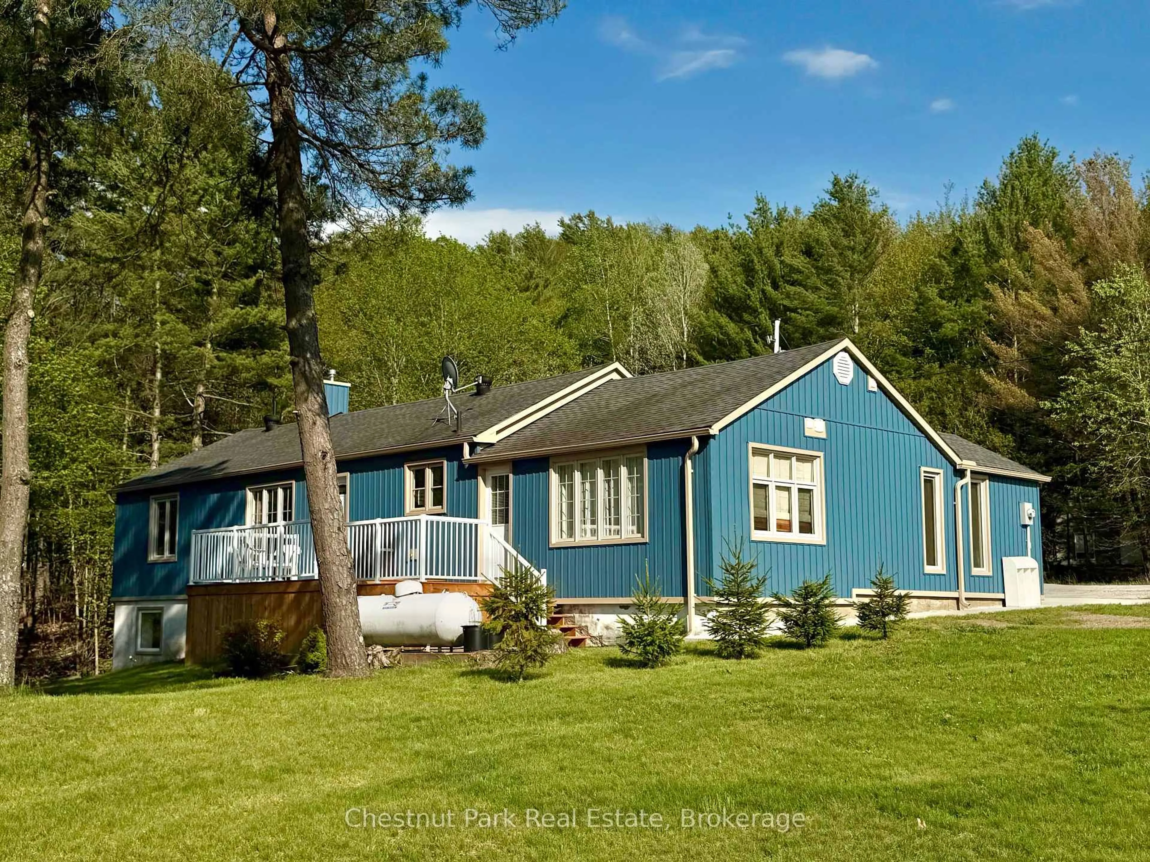 Home with vinyl exterior material, unknown for 9211 118 Highway, Minden Hills Ontario K0M 1S0