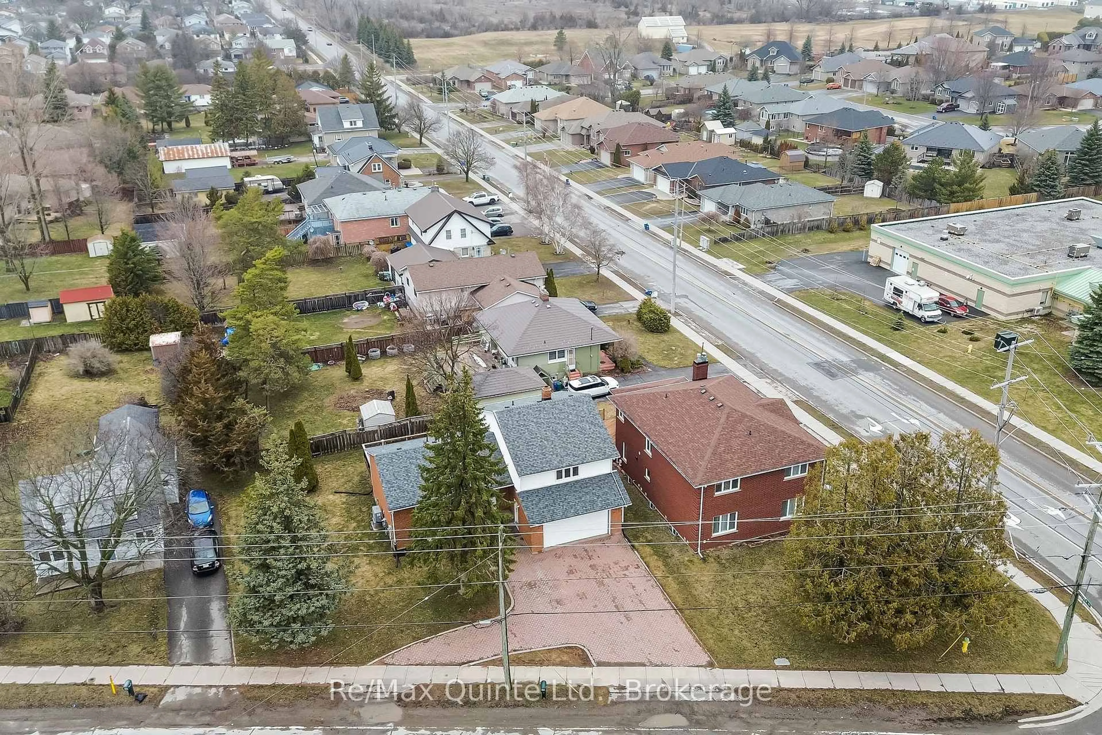 A pic from outside/outdoor area/front of a property/back of a property/a pic from drone, street for 310 Bridge St, Belleville Ontario K8N 4Z2