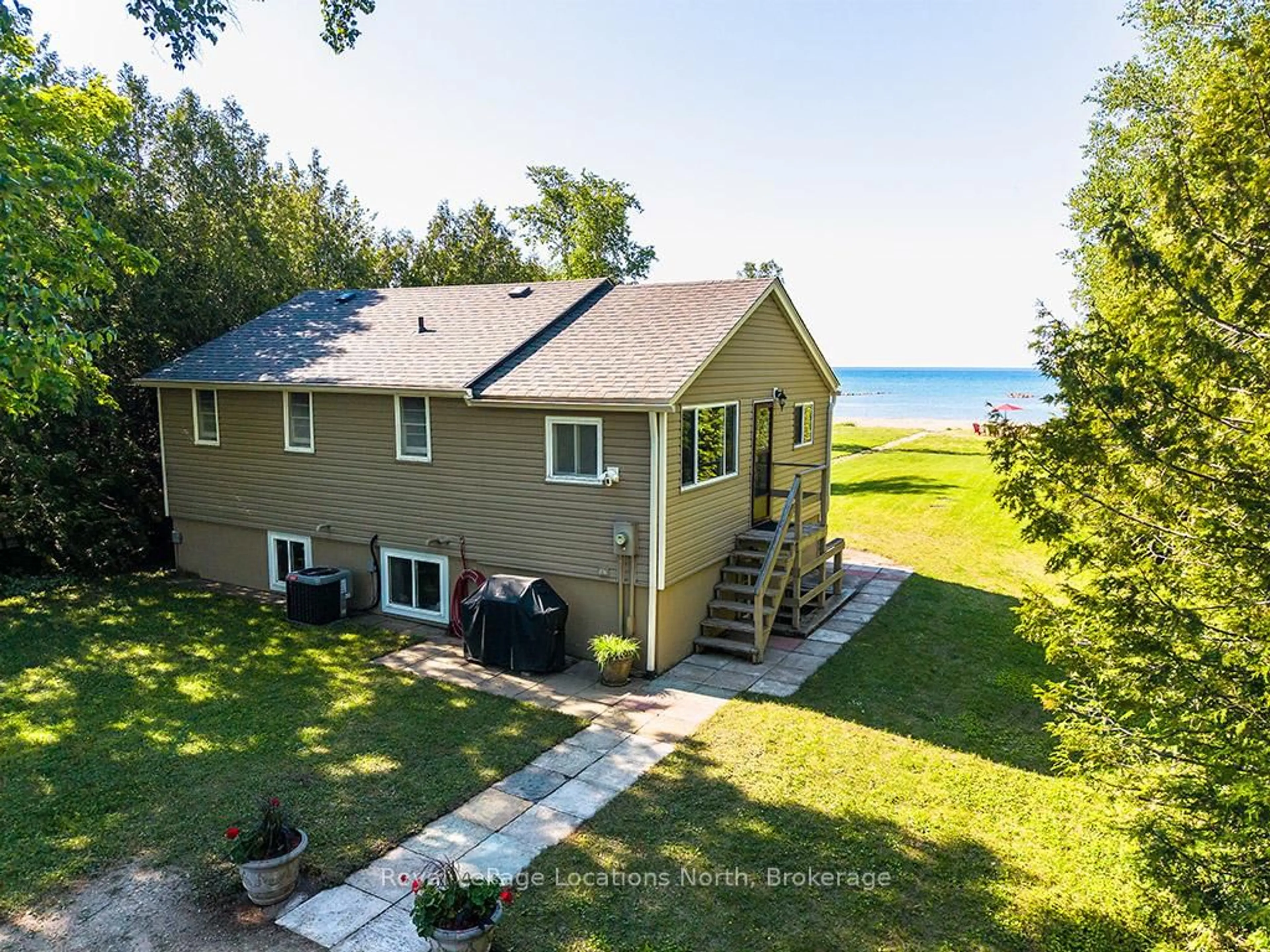 A pic from outside/outdoor area/front of a property/back of a property/a pic from drone, water/lake/river/ocean view for 111 Fraser St, Meaford Ontario N4L 1A1