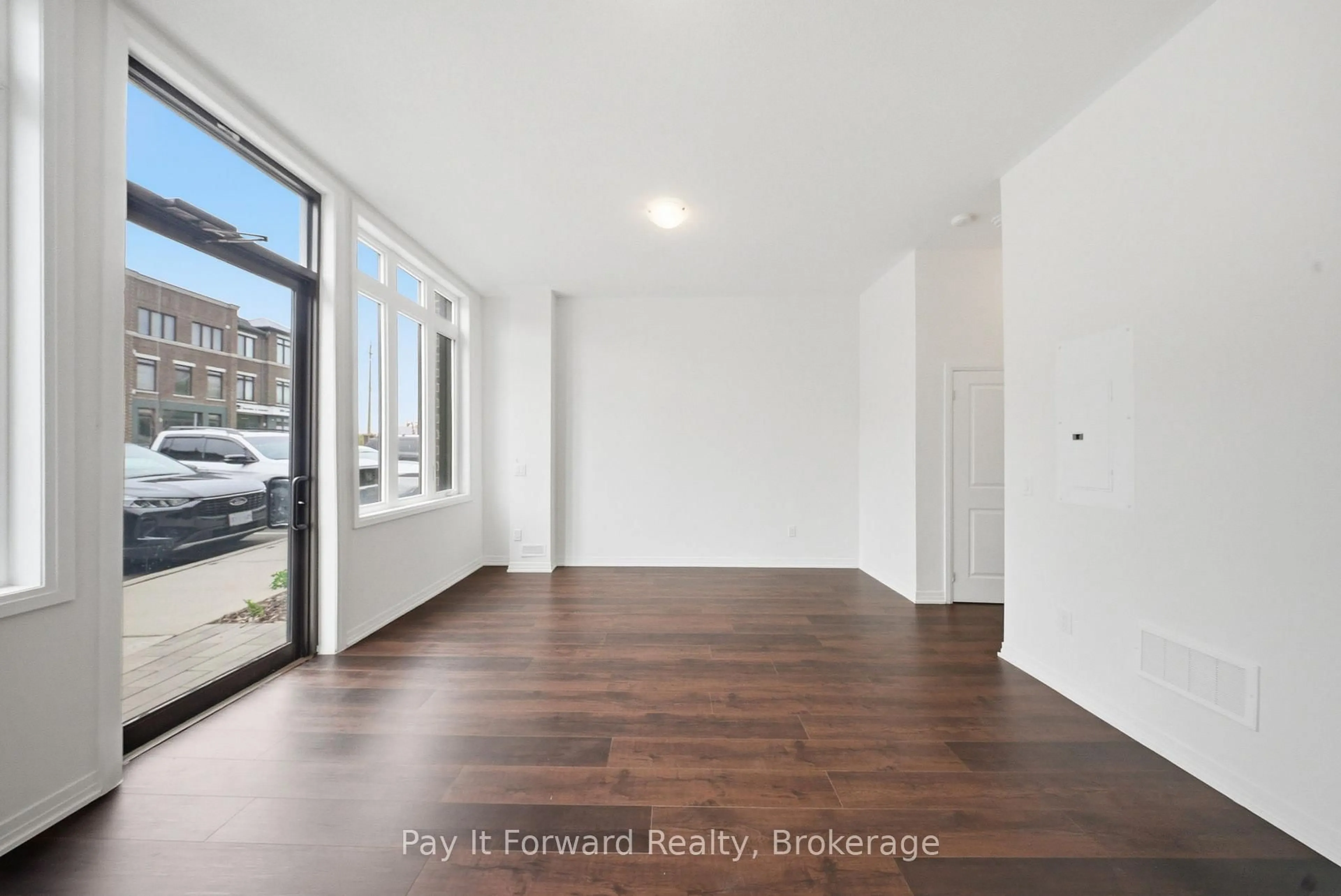 Unknown for 585 Colborne St #107, Brantford Ontario N3S 0K4