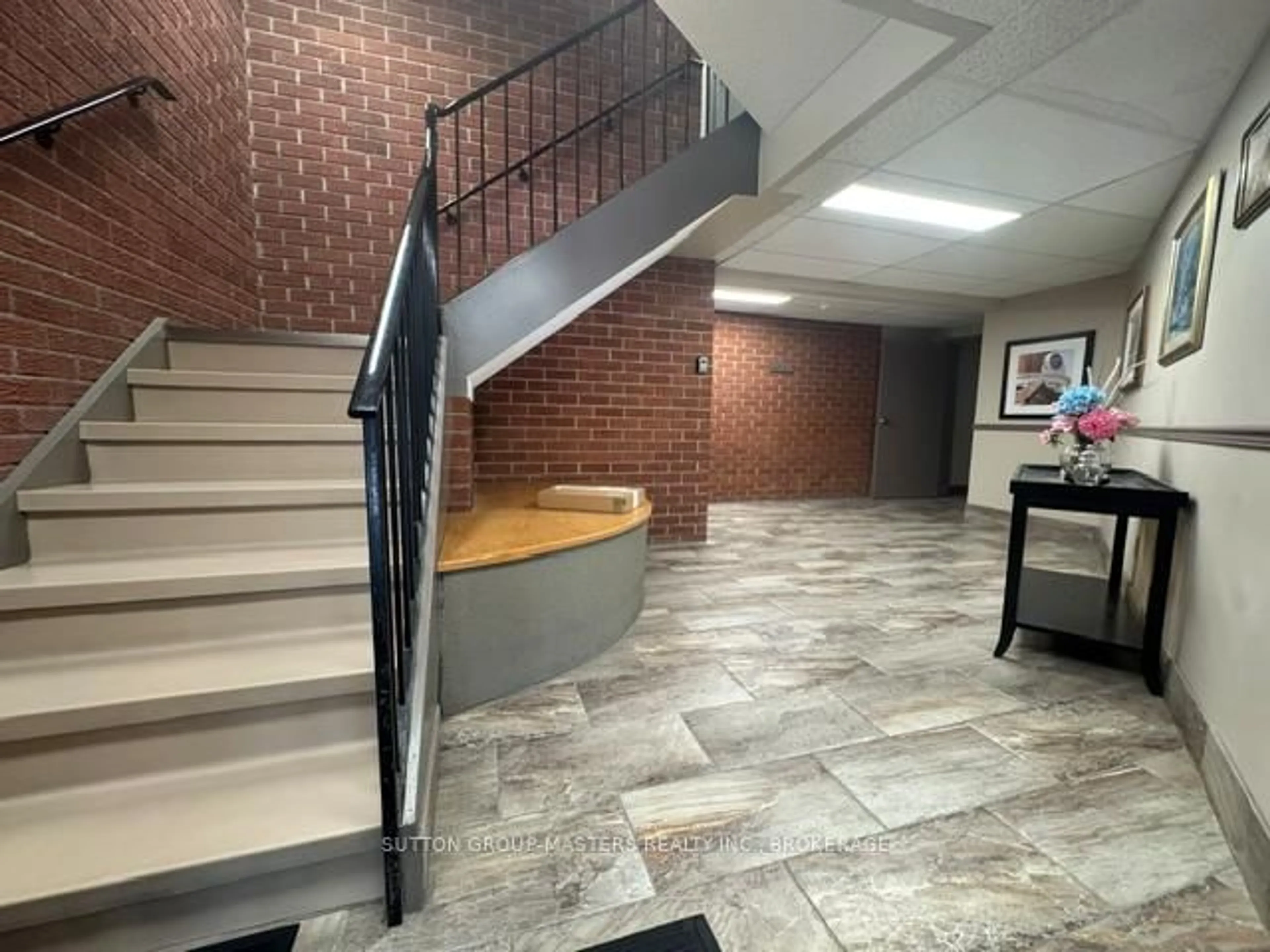 Indoor foyer for 561 Armstrong Rd #217, Kingston Ontario K7M 0C6