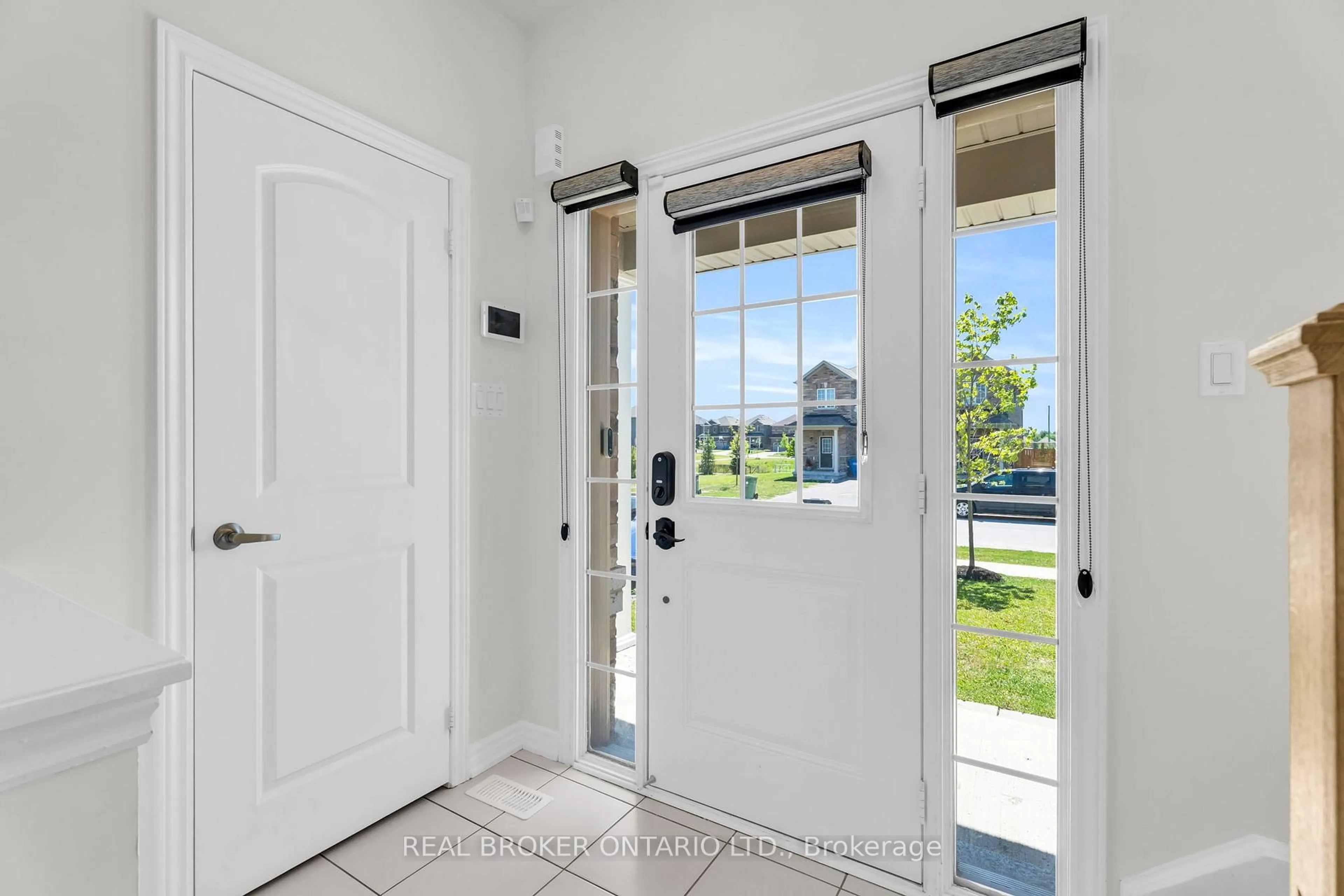 Indoor entryway for 125 Werry Ave, Southgate Ontario N0C 1B0