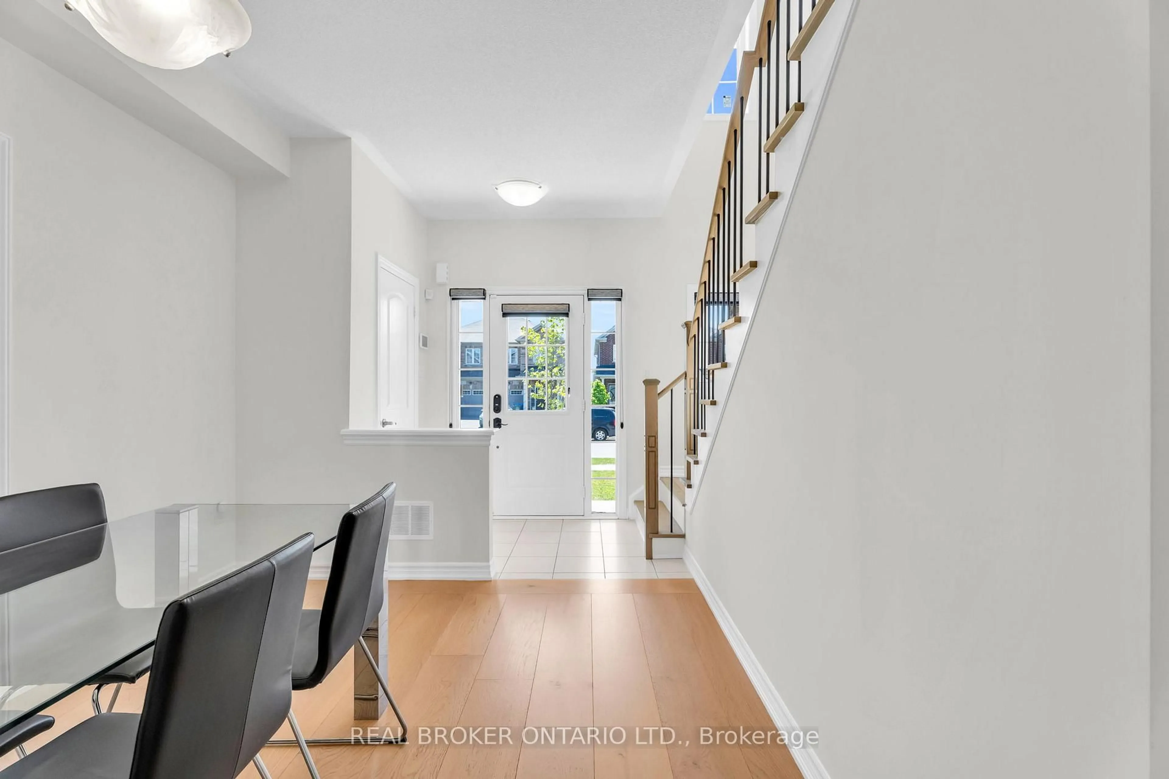 Indoor entryway for 125 Werry Ave, Southgate Ontario N0C 1B0