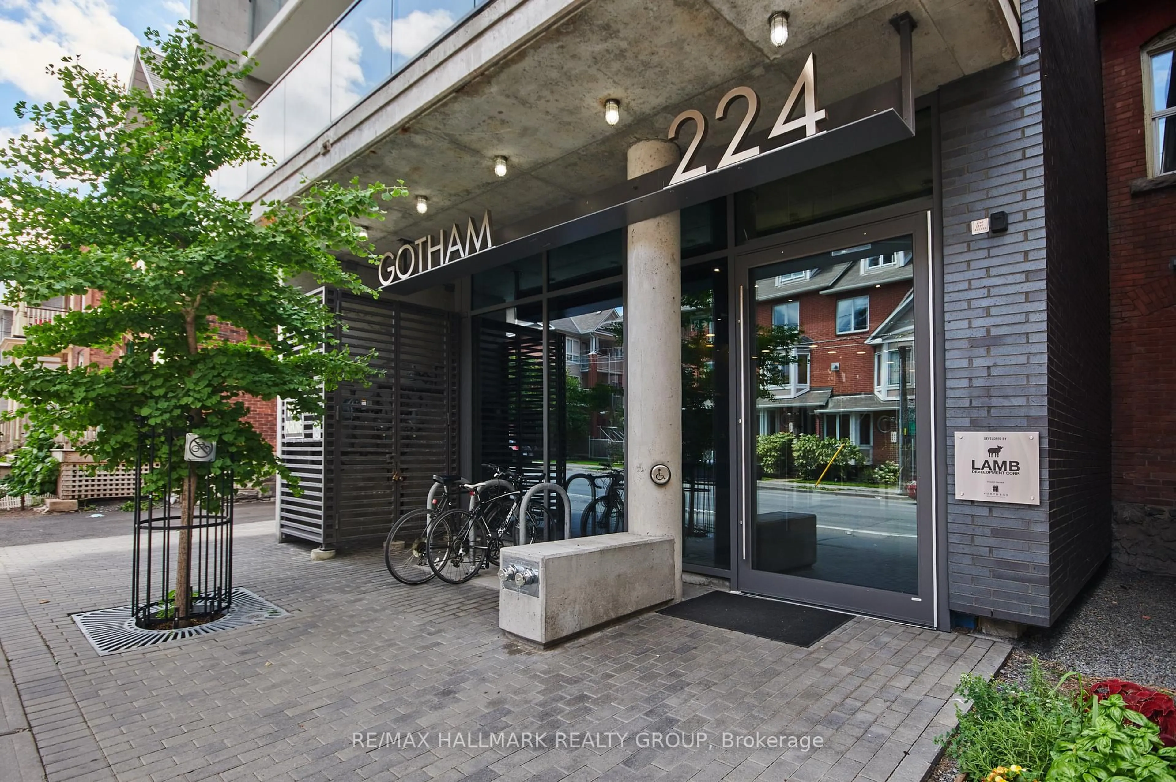 Indoor foyer for 224 Lyon St #1104, Ottawa Ontario K1R 0C1
