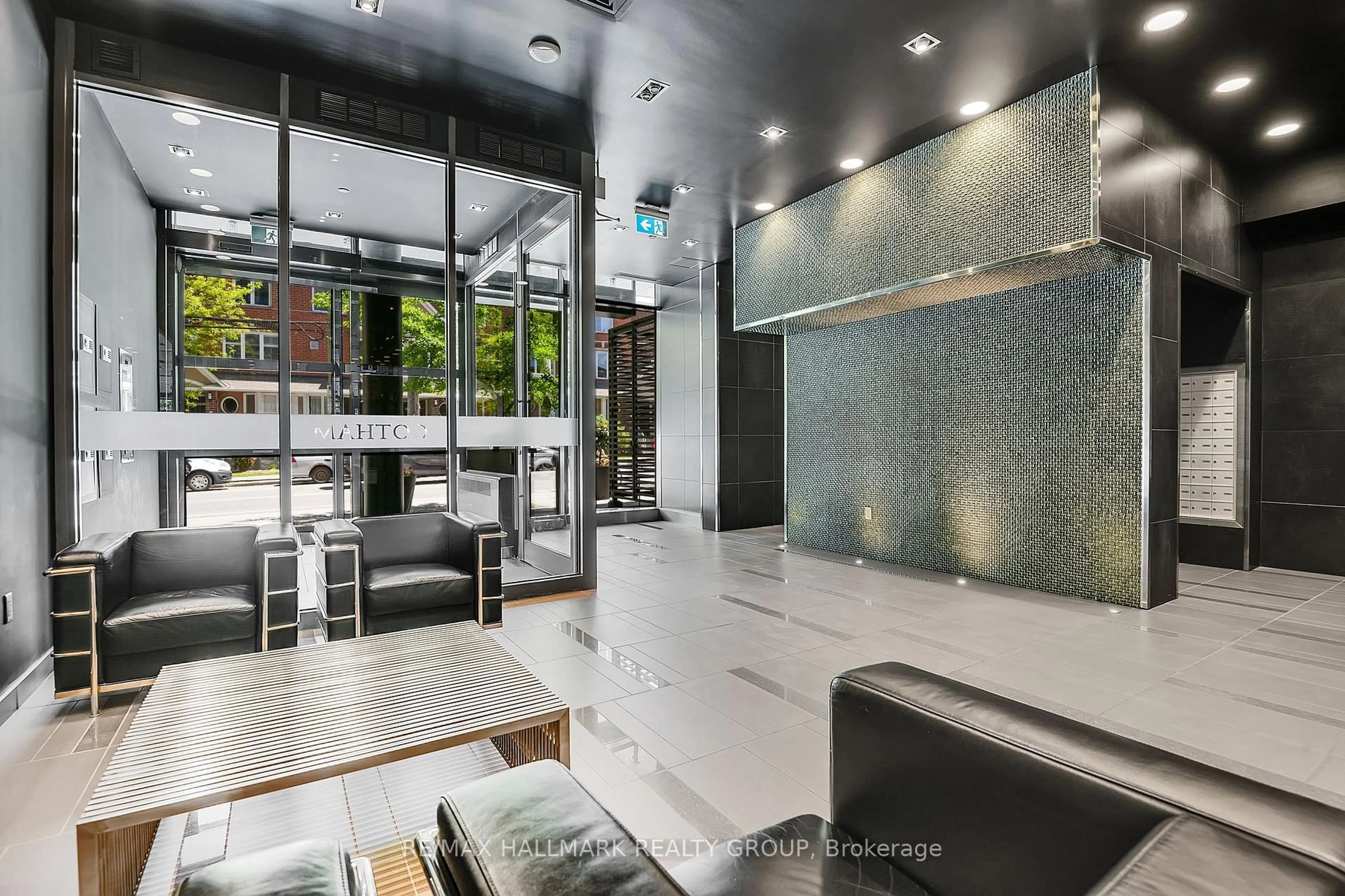 Lobby for 224 Lyon St #1104, Ottawa Ontario K1R 0C1