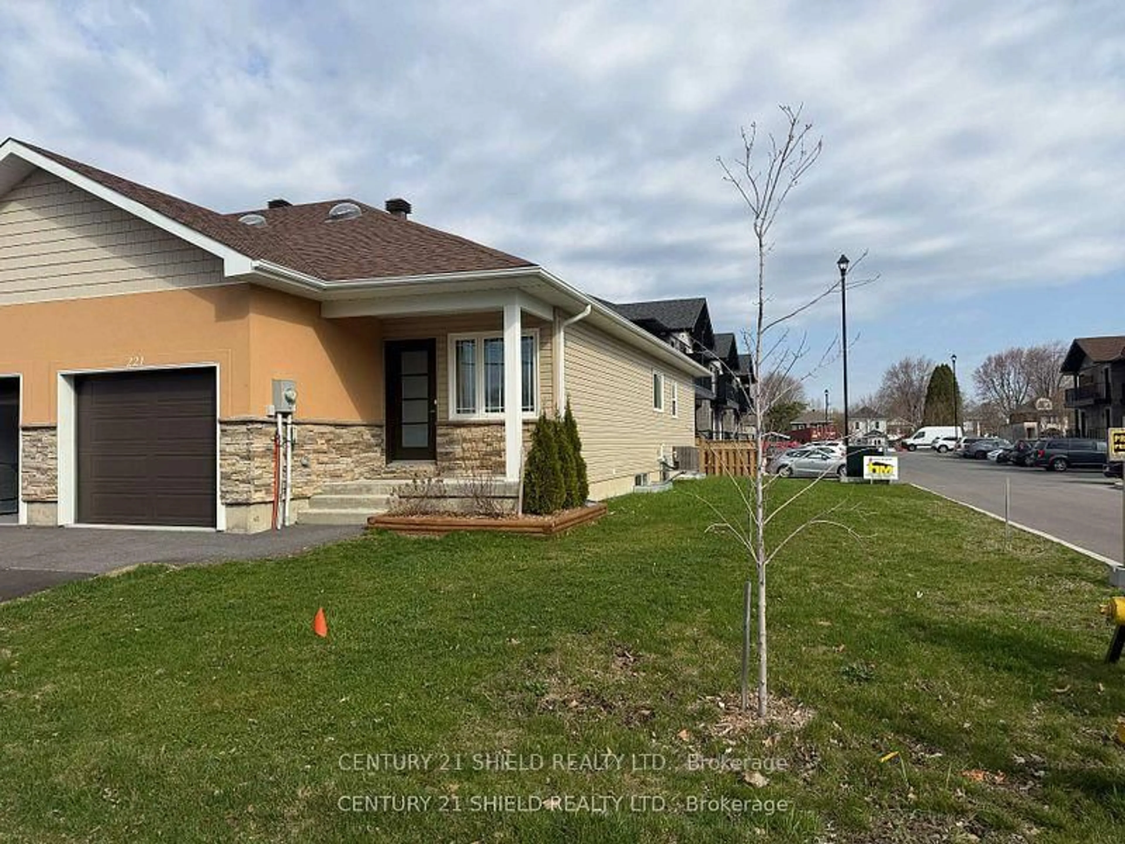 Unknown for 221 Third St, Cornwall Ontario K6J 0B6