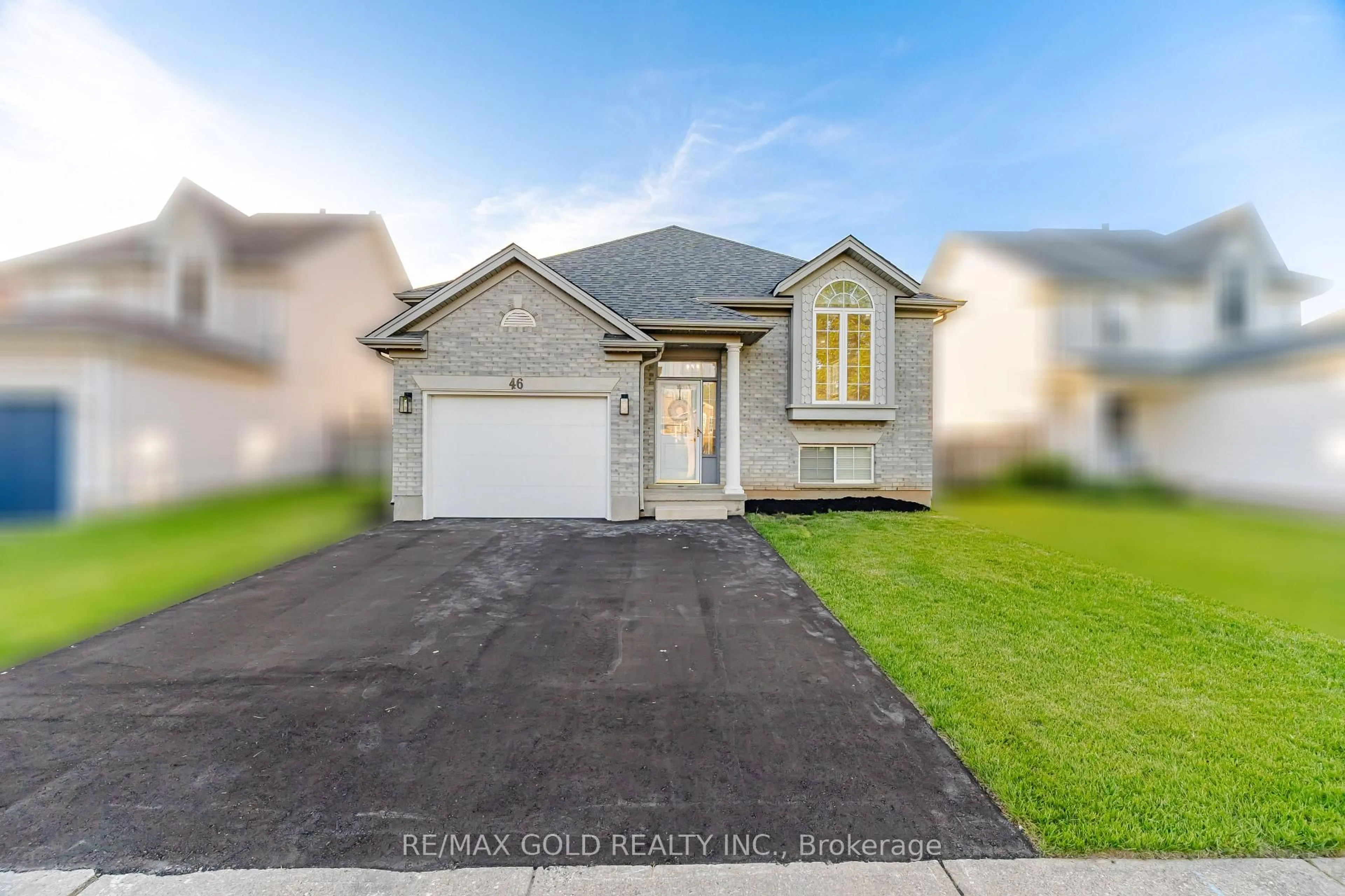 A pic from outside/outdoor area/front of a property/back of a property/a pic from drone, street for 46 Cashel Cres, Brantford Ontario N3T 6L1