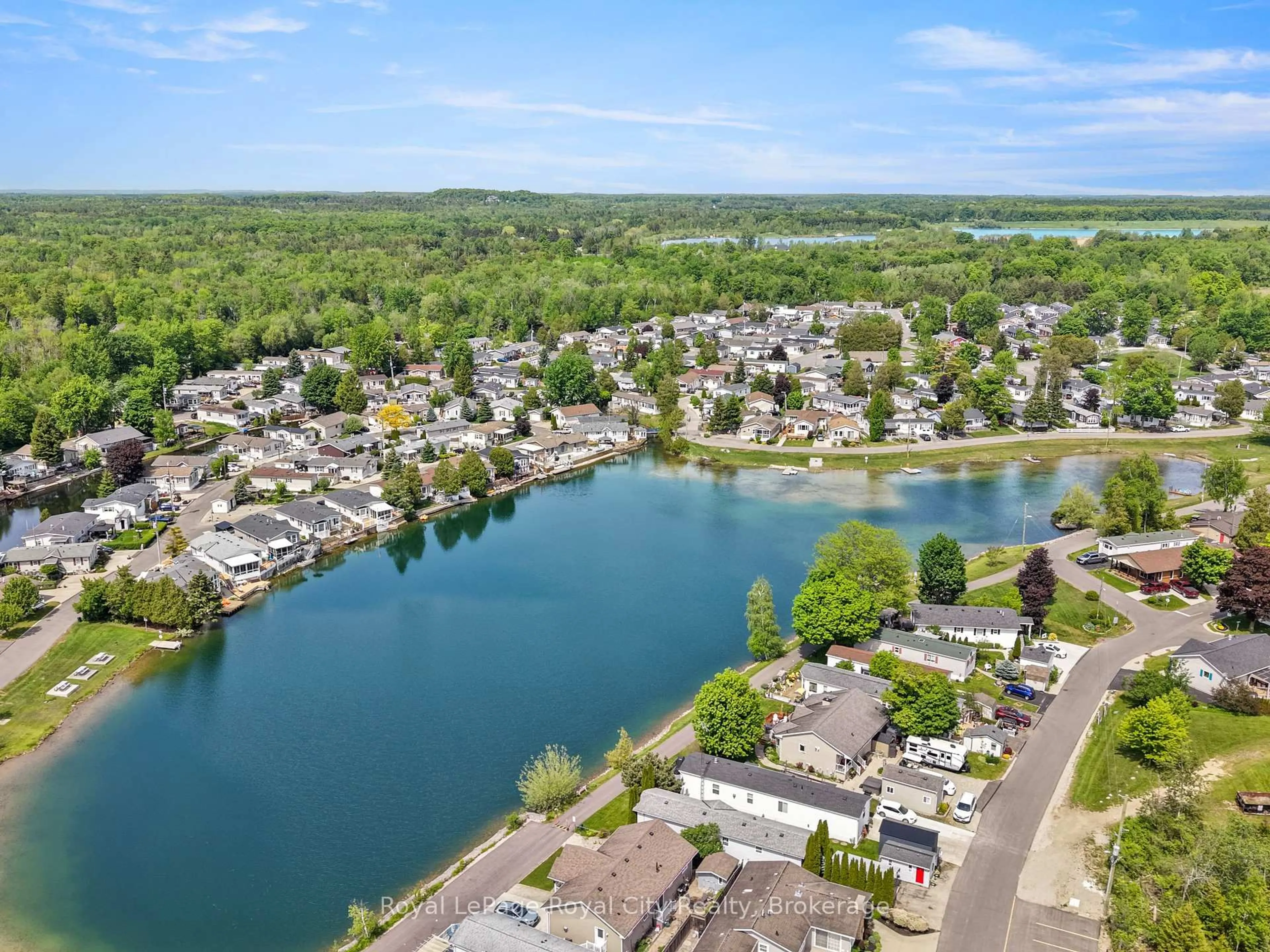 A pic from outside/outdoor area/front of a property/back of a property/a pic from drone, water/lake/river/ocean view for 2 PAVILION Rd, Puslinch Ontario N0B 2C0