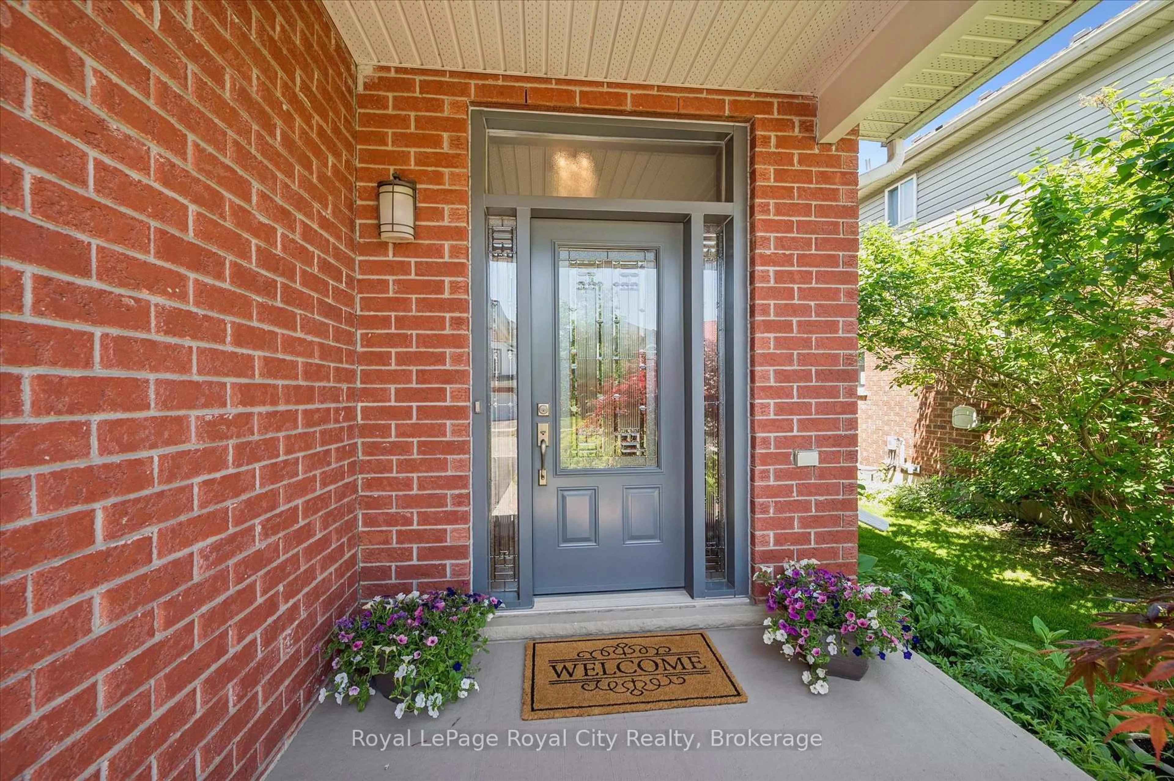 Indoor entryway for 24 Peer Dr, Guelph Ontario N1C 1H1
