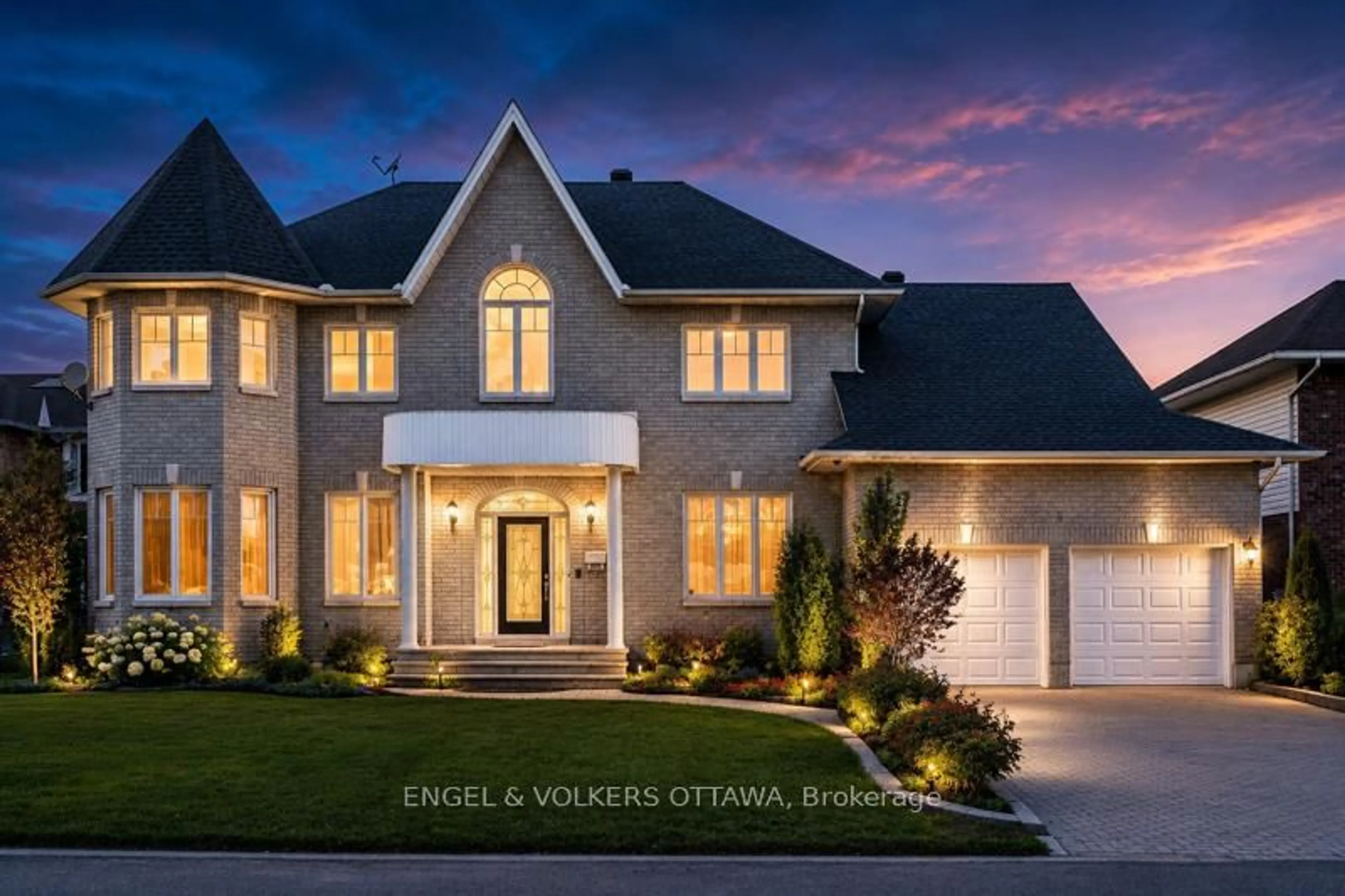 Home with vinyl exterior material, street for 5 Cassone Crt, Ottawa Ontario K2G 5V6