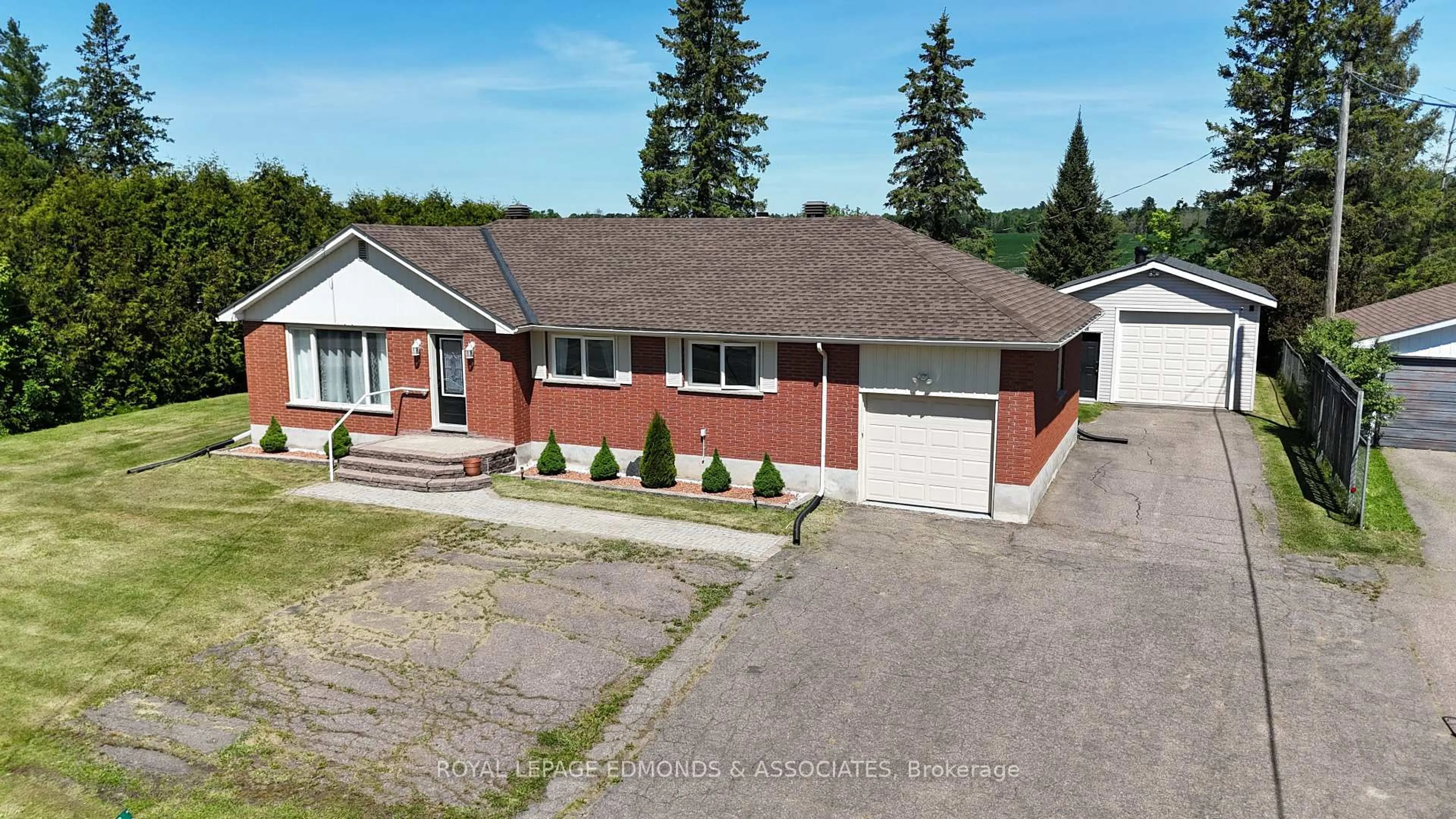 A pic from outside/outdoor area/front of a property/back of a property/a pic from drone, unknown for 11837 Round Lake Rd, Pembroke Ontario K8A 6W8